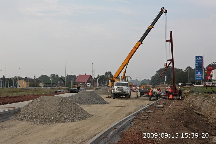 Przebudowa odcinka drogi krajowej nr 52 - na zdjęciu fragment budowy oraz maszyny budowlane