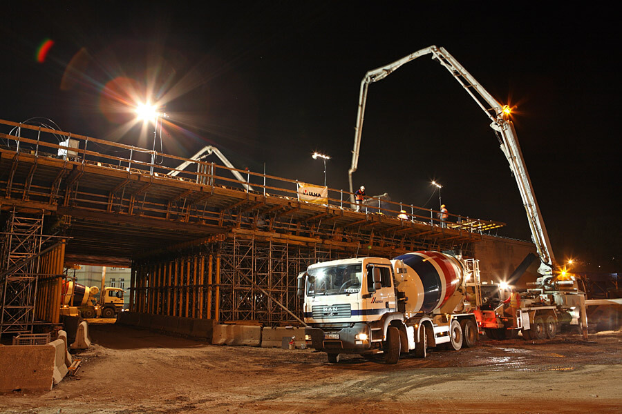 Przebudowa odcinka drogi krajowej nr 52 - na zdjęciu fragment budowy oraz maszyny budowlane