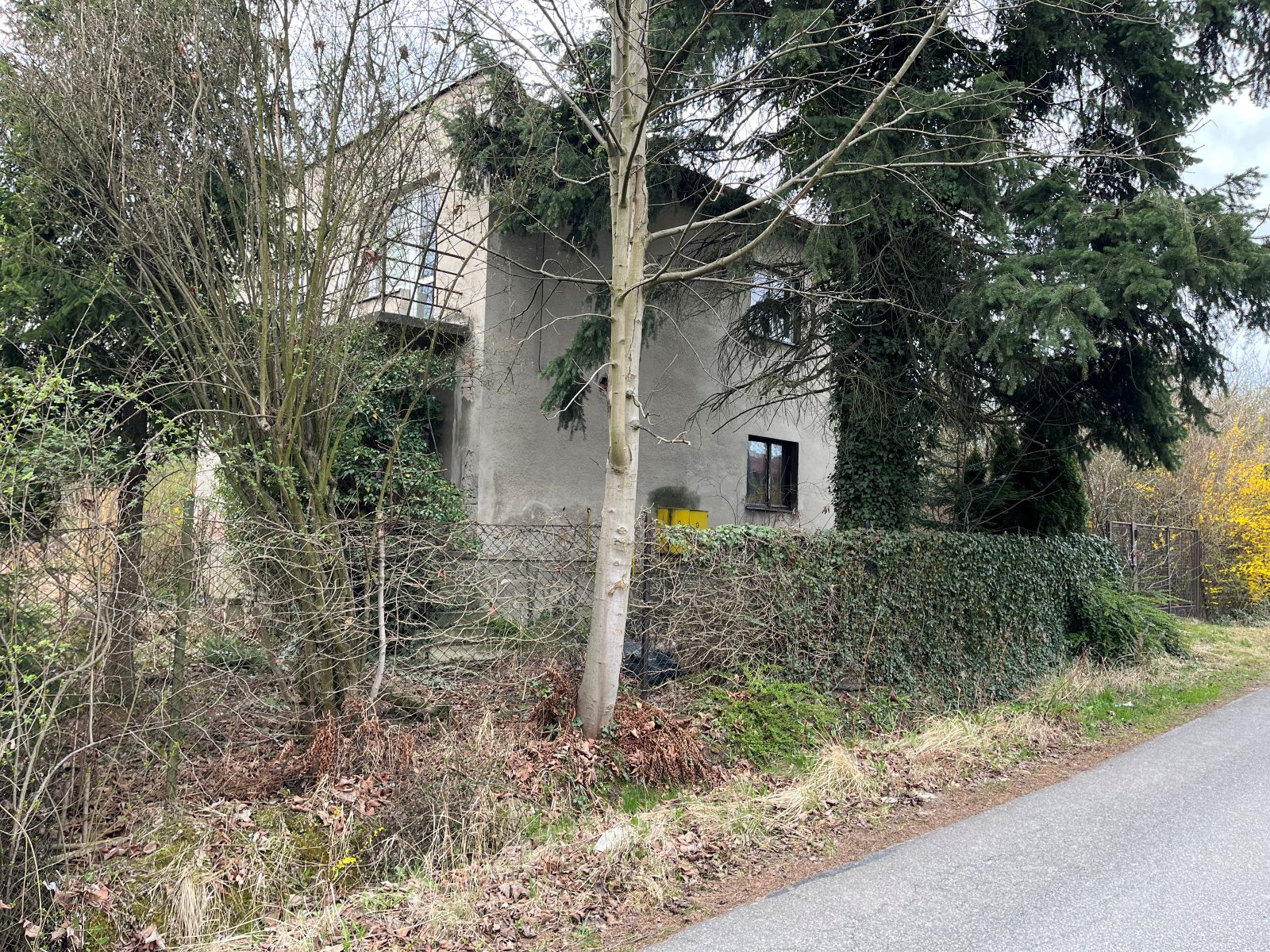 Zdjęcie nieruchomości zabudowanej budynkiem mieszkalnym wolnostojącym przy ul. Botanicznej 5