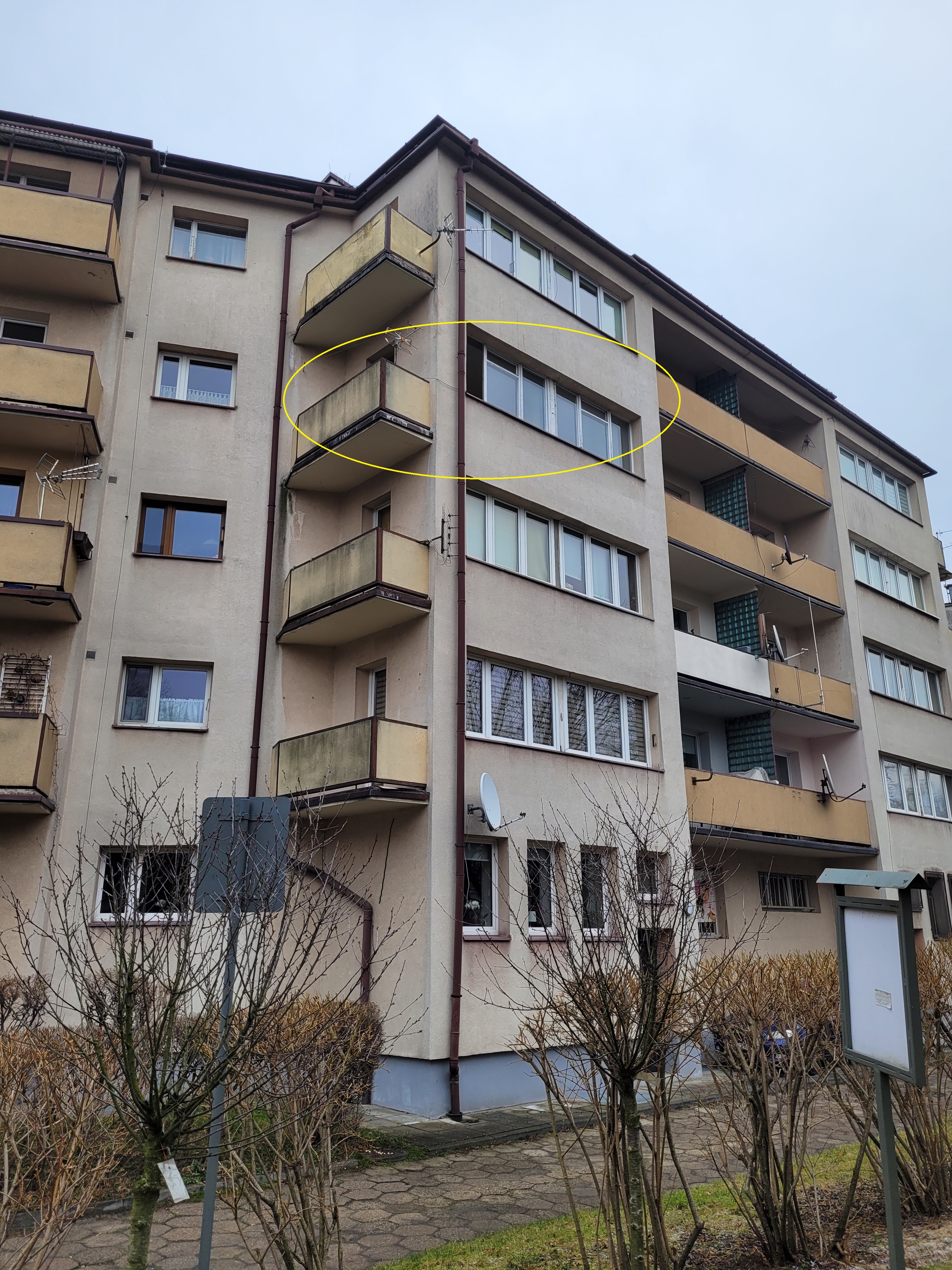 Zdjęcie budynku przy ul. gen. Stefana Grota-Roweckiego 12