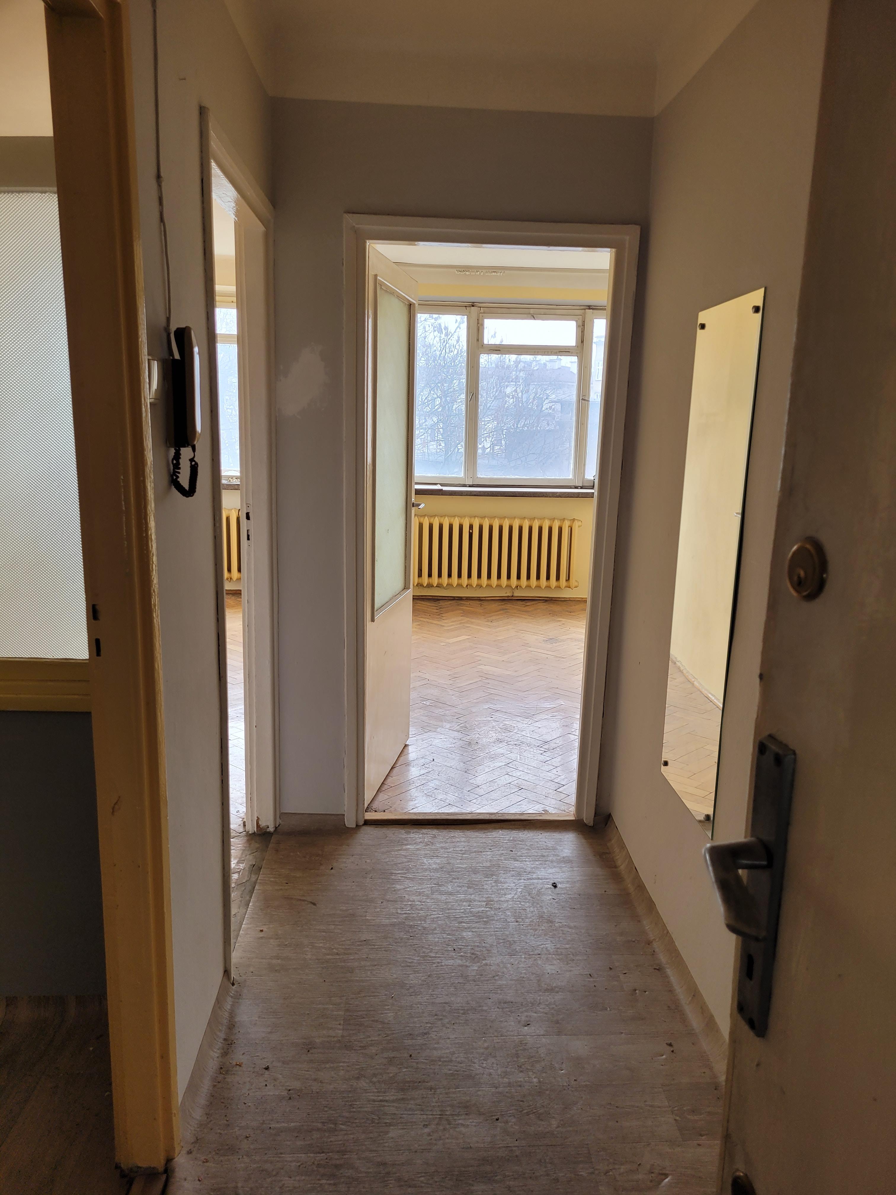 Zdjęcie przedpokoju w mieszkaniu przy ul. gen. Stefana Grota-Roweckiego 12/11