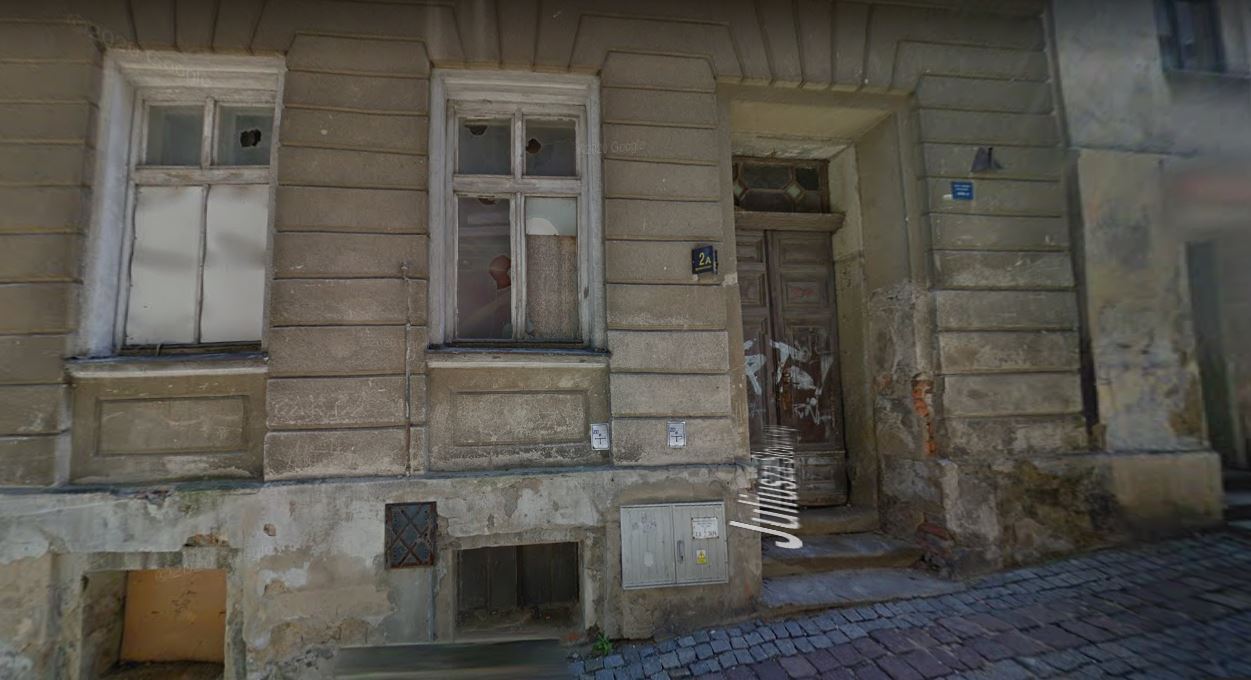 Zdjęcie wejścia do budynku na rogu ul. Juliusza Słowackiego 2A / Władysława Orkana 17