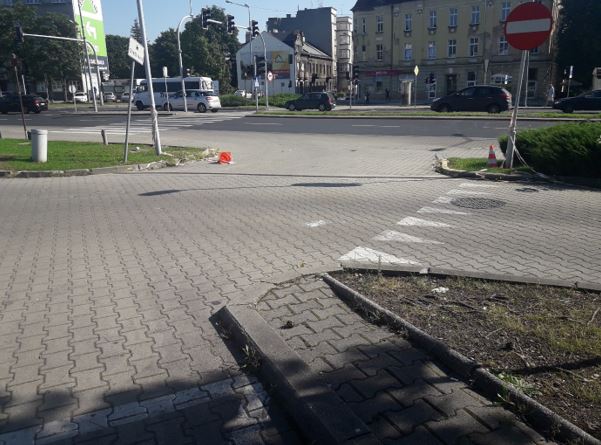 Zdjęcie dojazdu do nieruchomości zabudowanej przy ul. Partyzantów 44