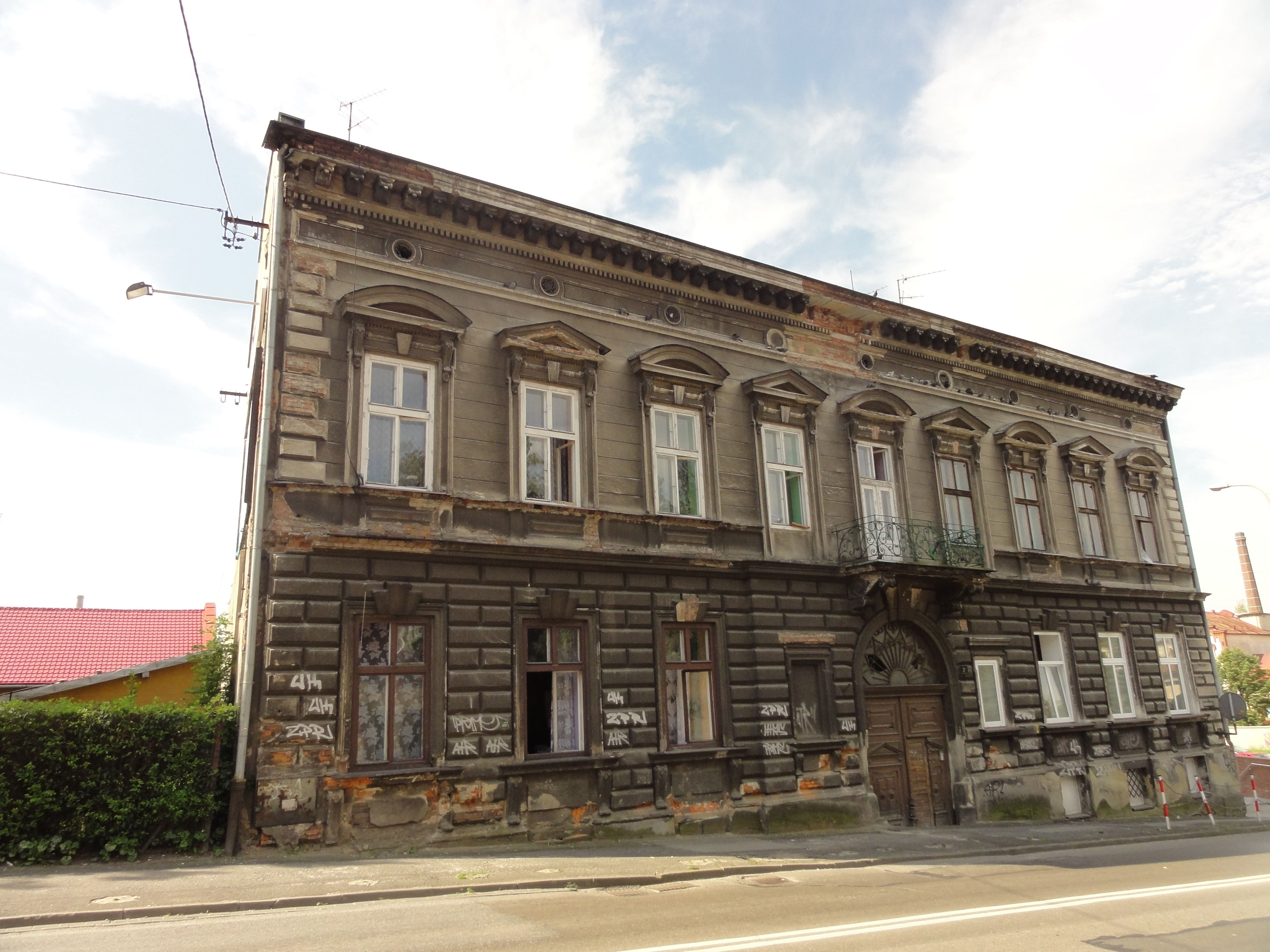 Krakowska 2 stan elewacji przed remontem. 