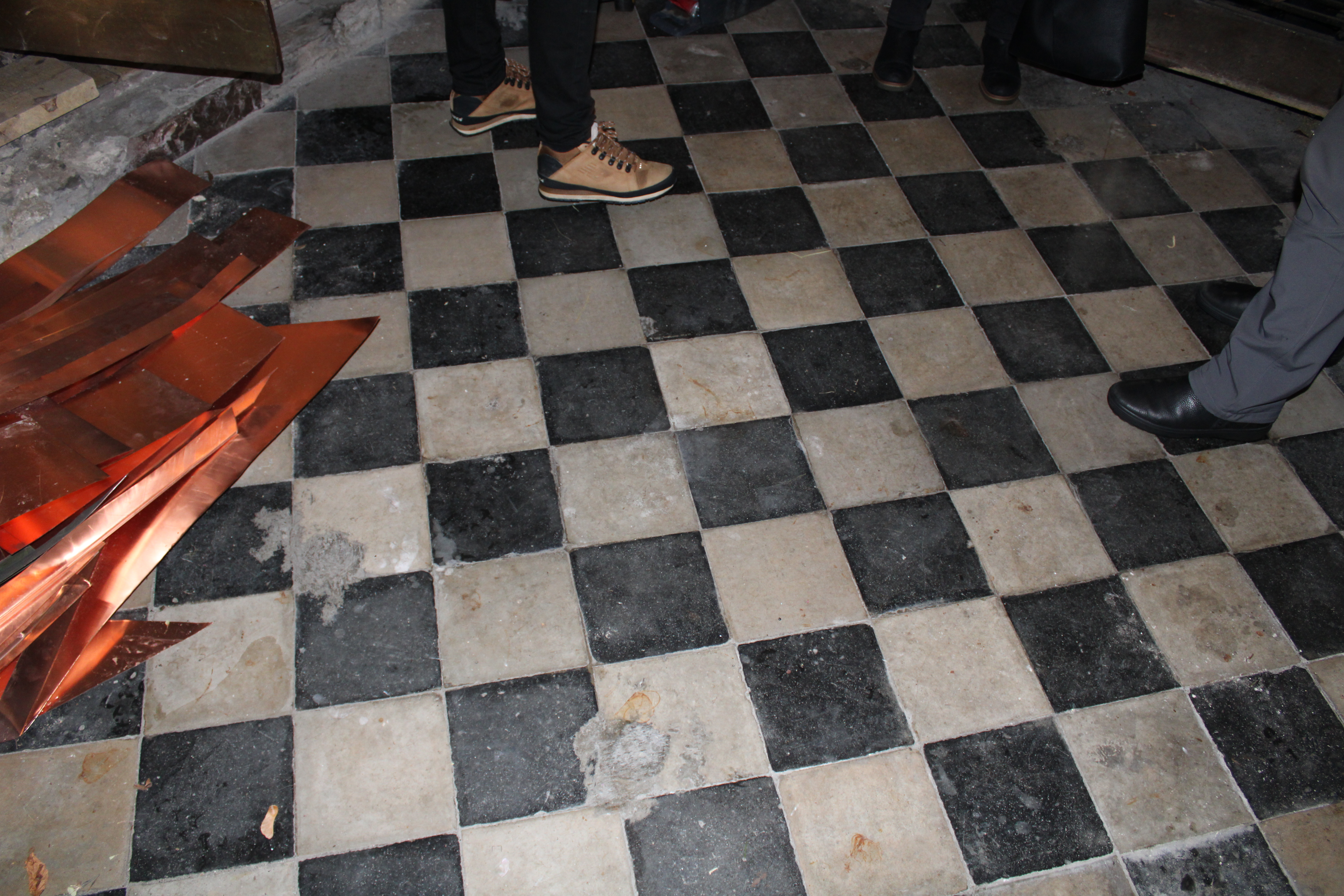 Kościół p.w. św. Małgorzaty zakrystia i resztki zużytej oryginalnej posadzki.