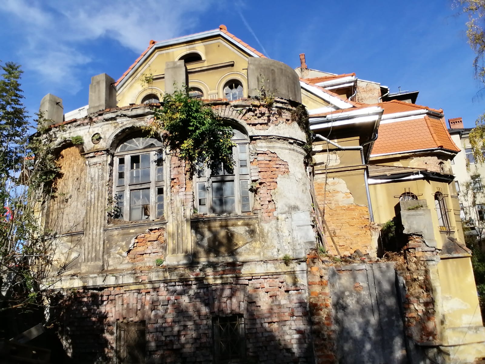 Cieszyńska 23a widok dachu od strony ogrodu po remoncie.