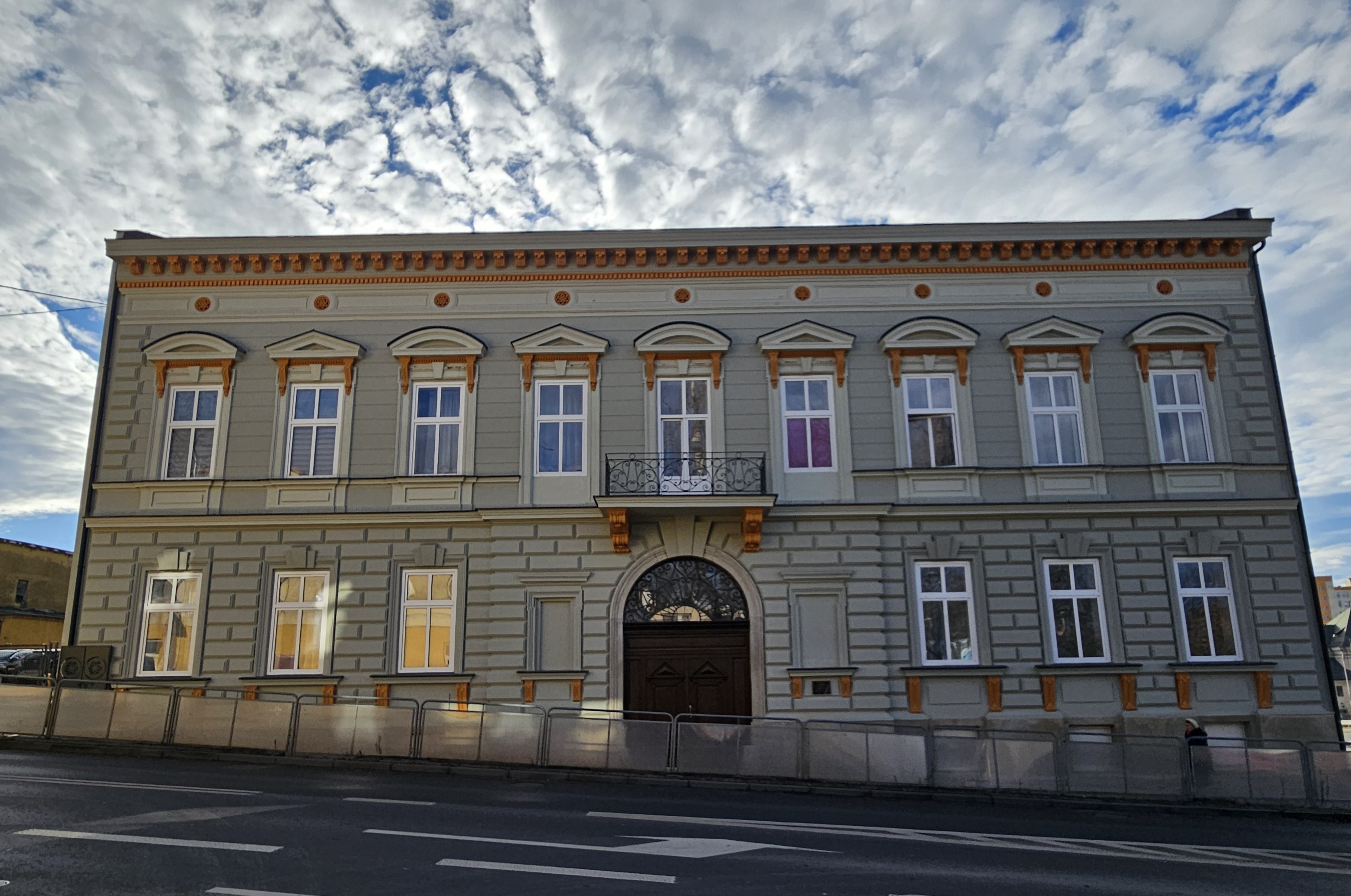 Krakowska 2 stan elewacji frontowej po remoncie. 