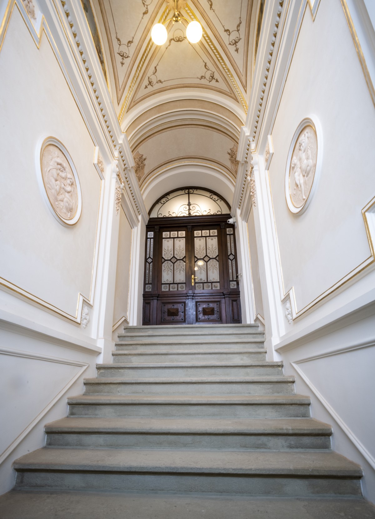 Zamkowa 8 sień wejściowa po remoncie i konserwacji. 