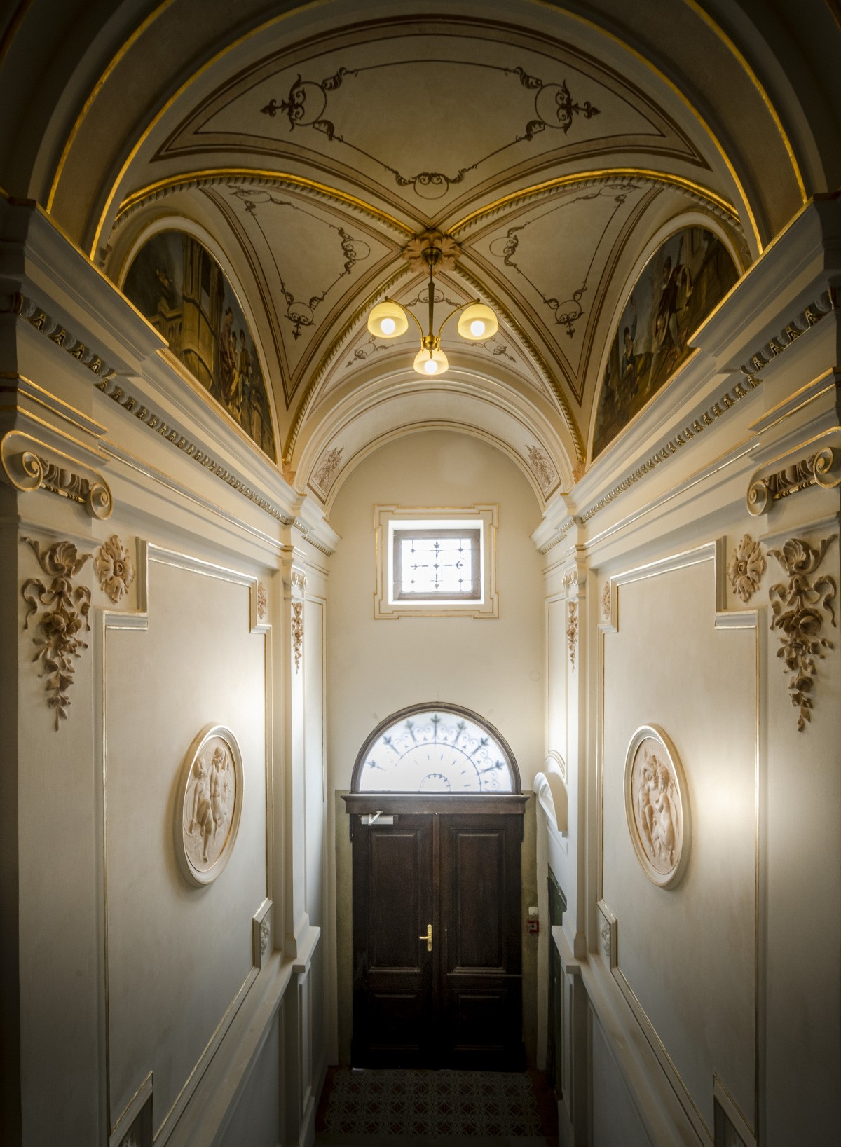 Zamkowa 8 sień wejściowa po remoncie i konserwacji. 