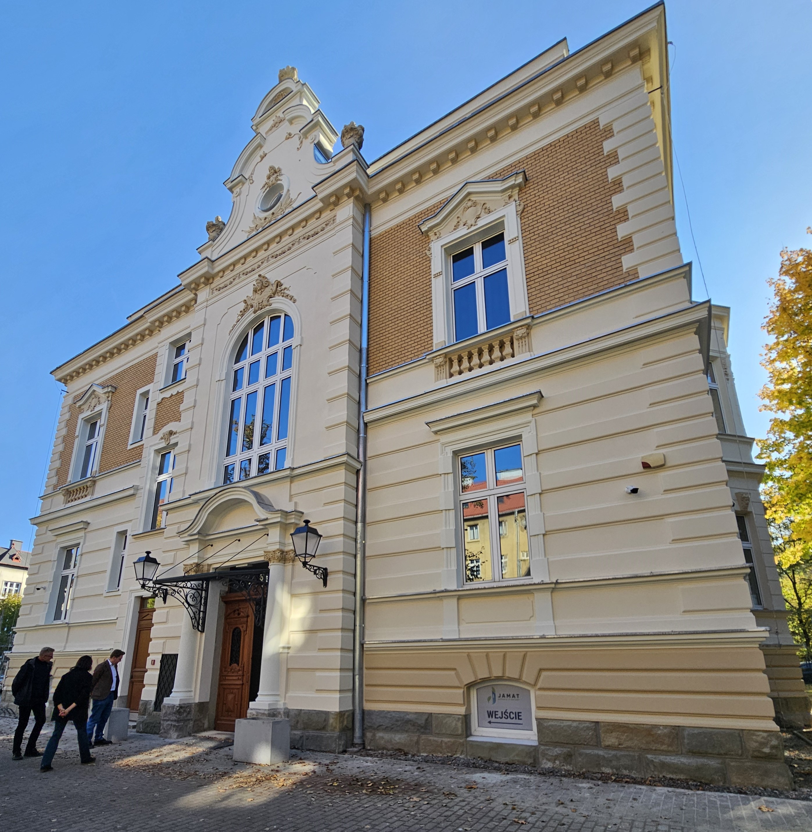 1 Maja 15 willa Karola Steffana elewacja frontowa po remoncie.