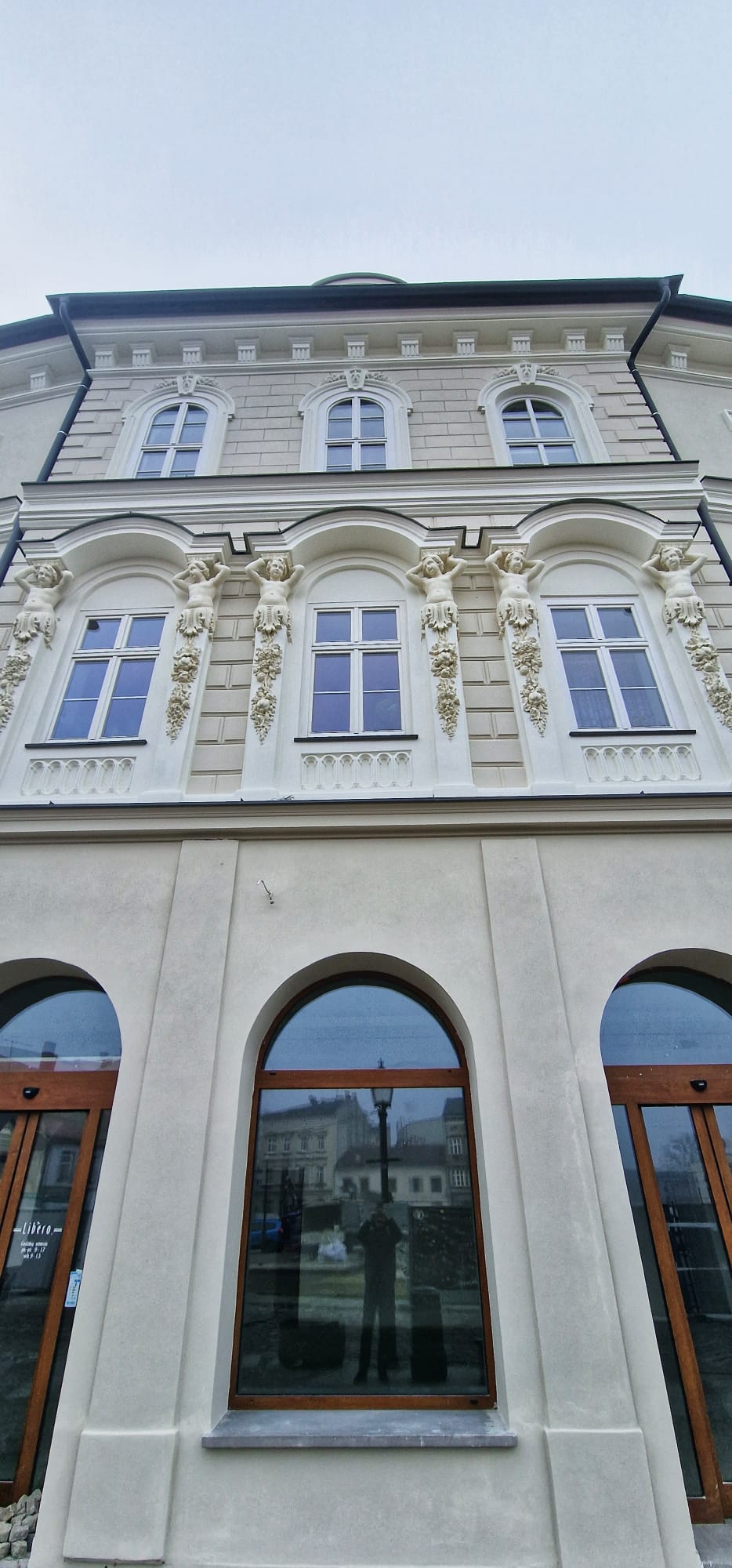 Ratuszowa 2, elewacja od strony pl. Wojska Polskiego po remoncie.