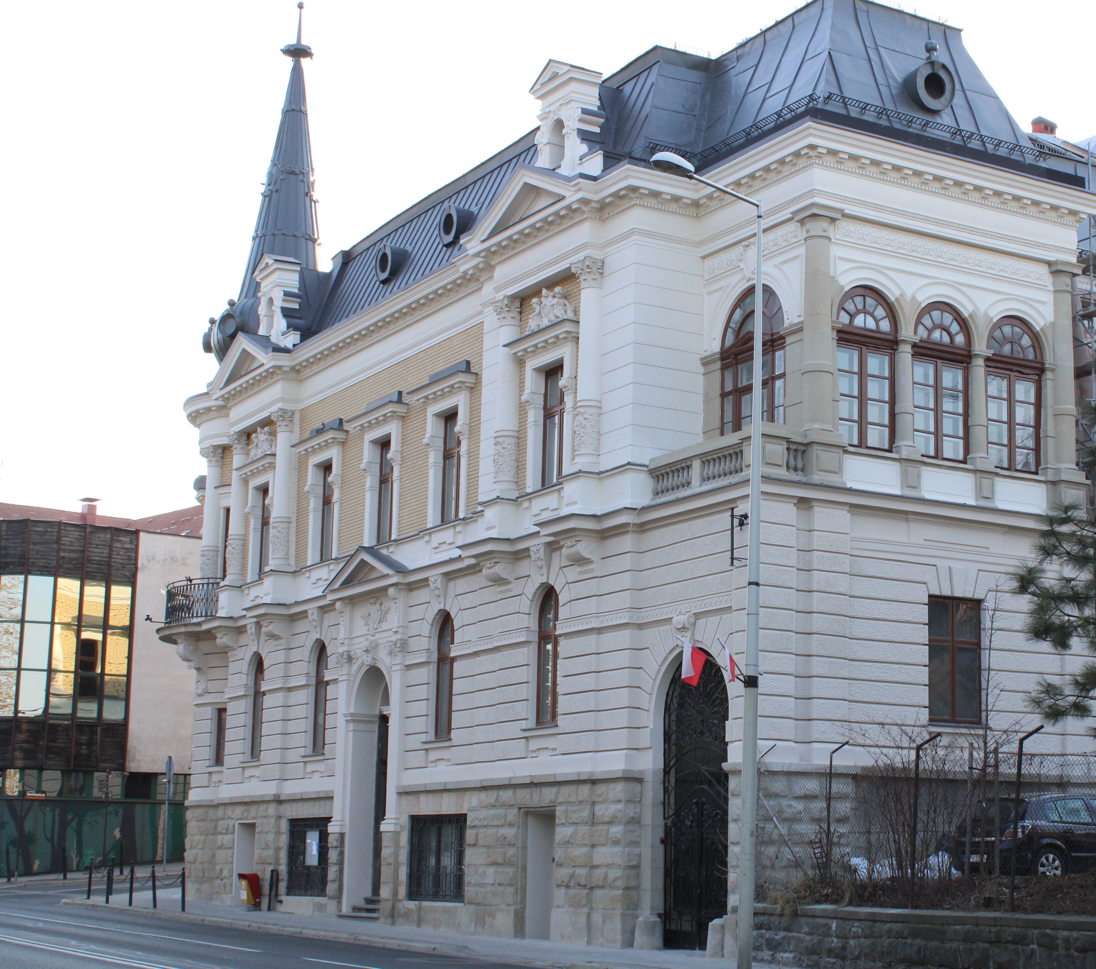 Willa przy ul. 3 Maja 13 elewacja uliczna i ogrodowa po remoncie.