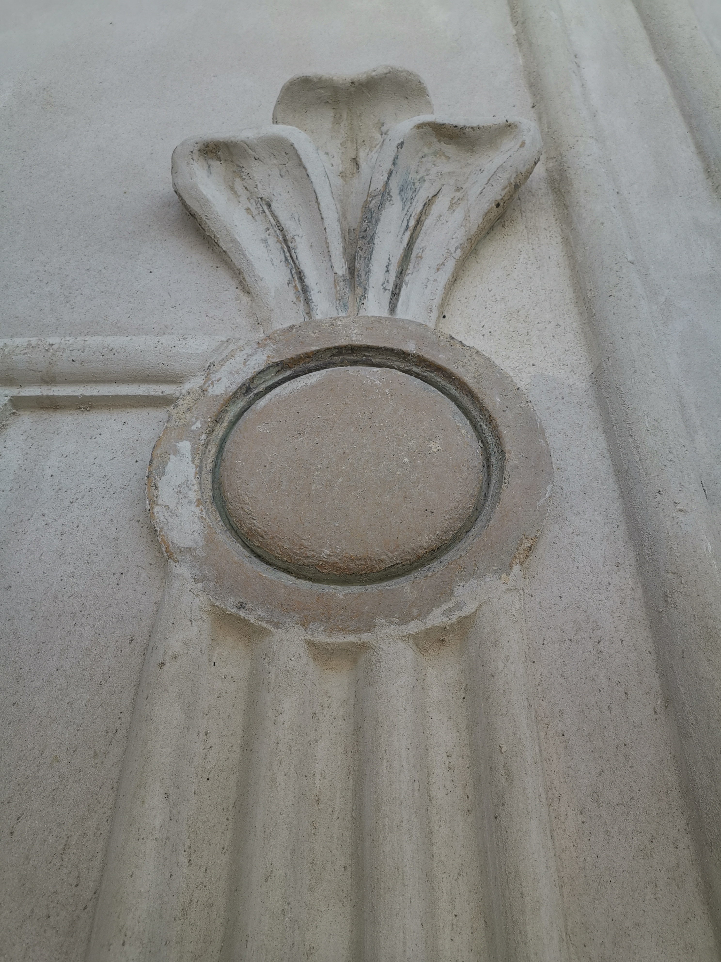 Detal sztukatorski czyszczenie i uczytelnienie rysunku.