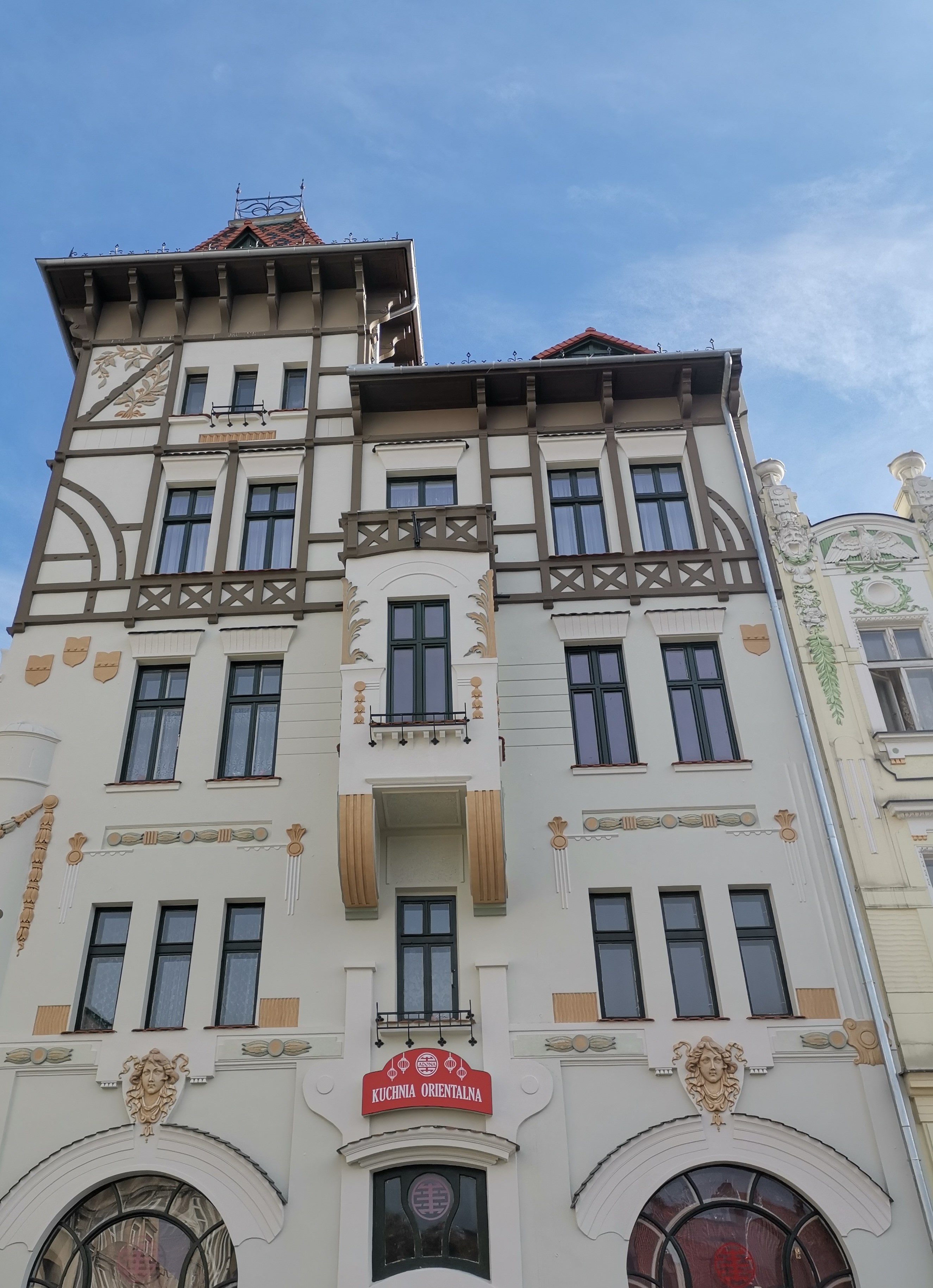 Kamienica "Pod Żabami", widok na elewację od strony Placu Wojska Polskiego.