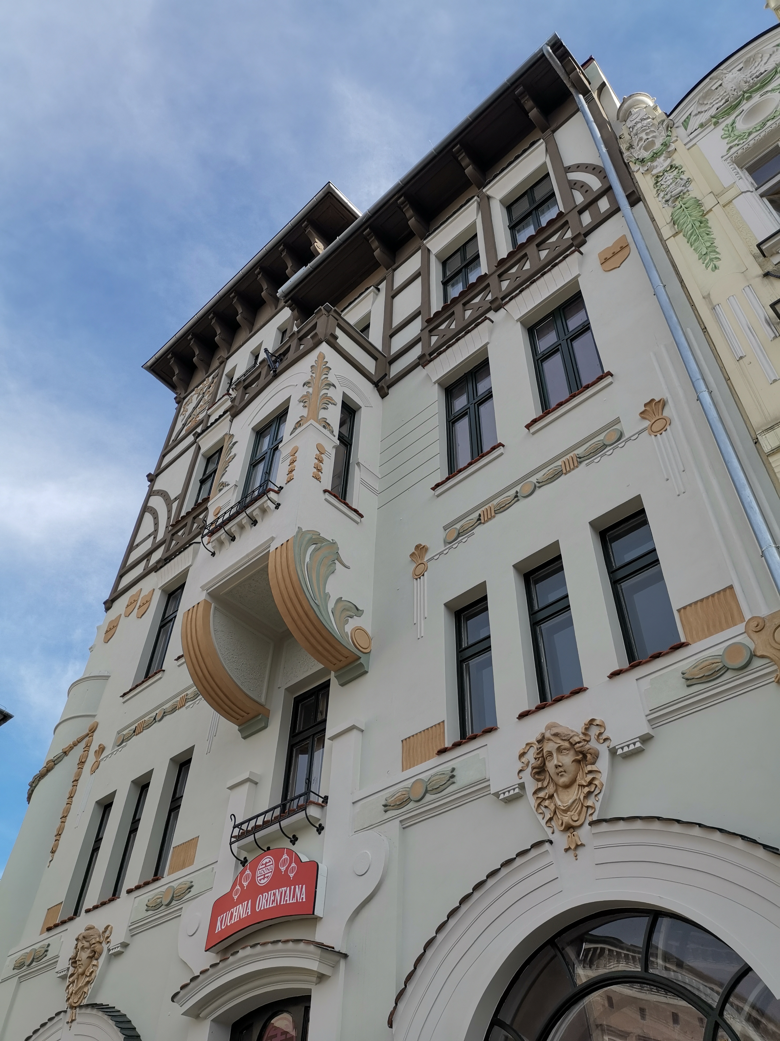 Kamienica "Pod Żabami", widok na elewację od strony Placu Wojska Polskiego.