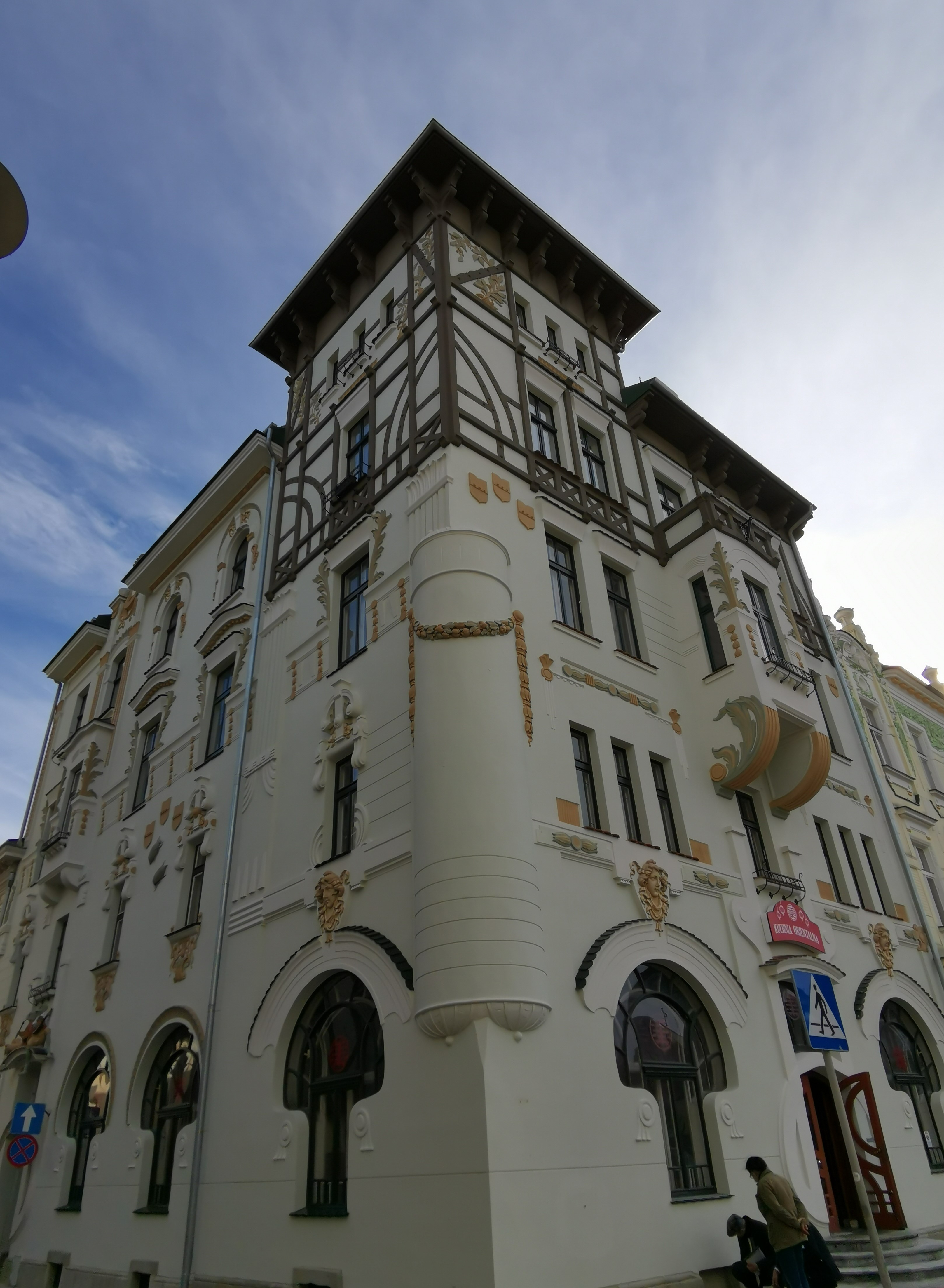 Narożnik z wieżą. 