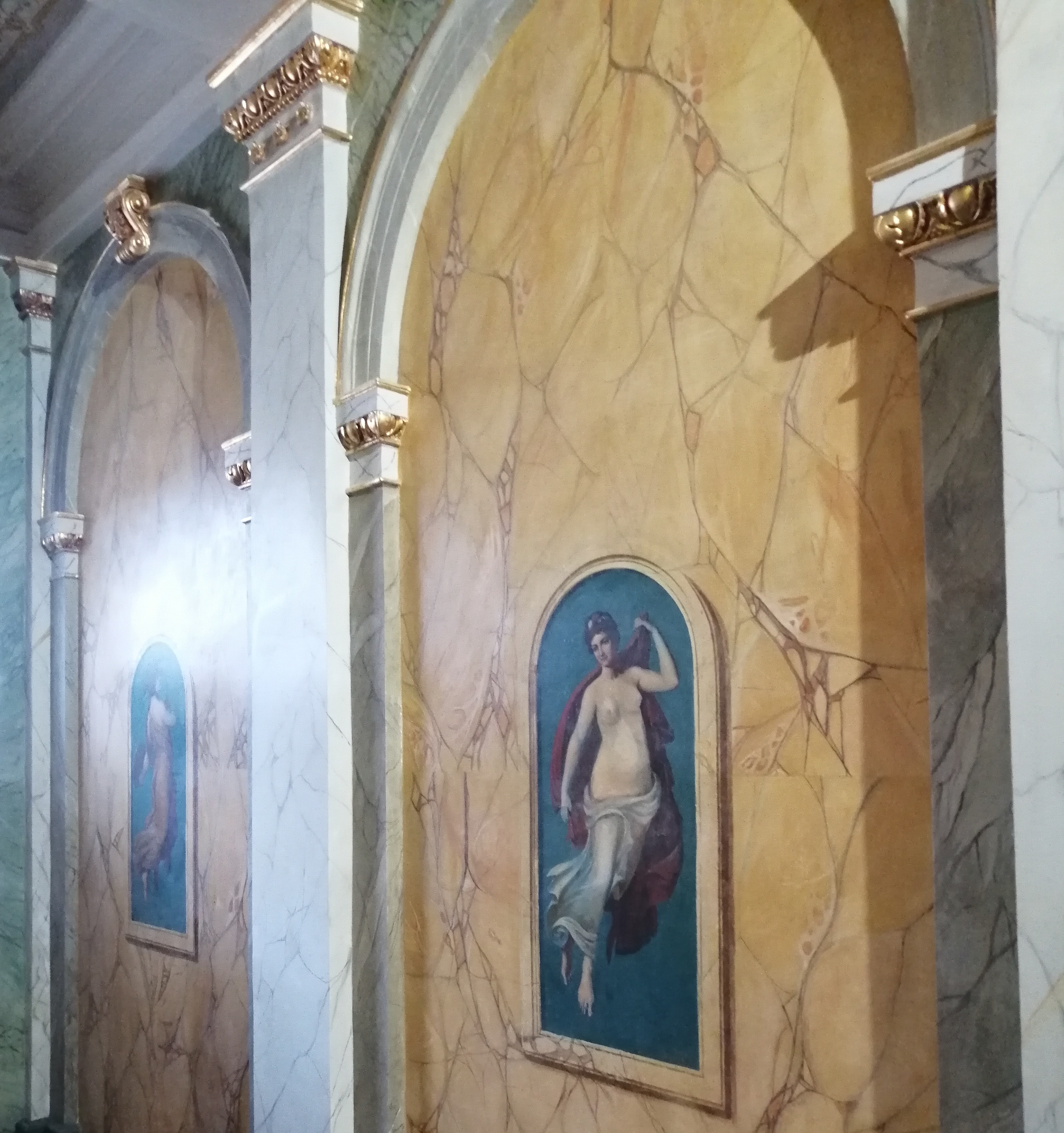 Polichromie w sieni wejściowej po renowacji. 