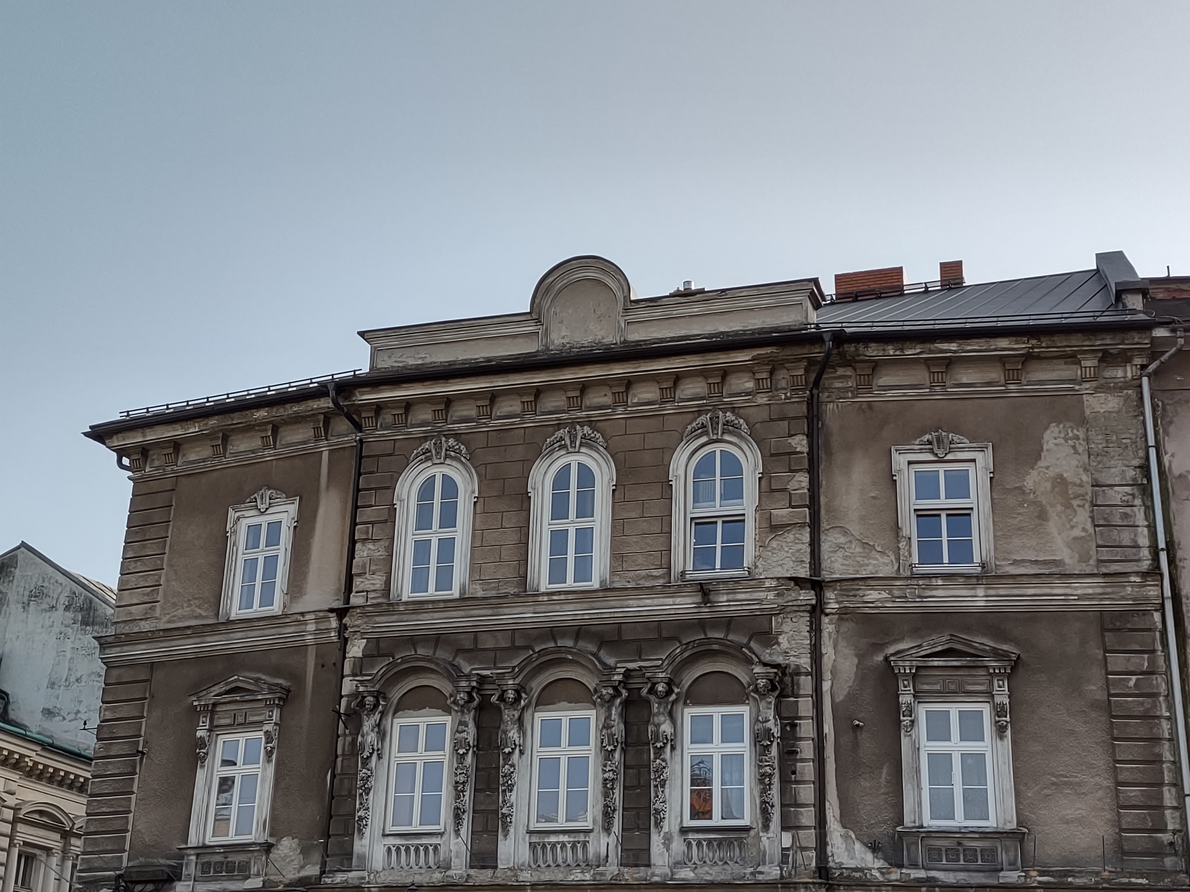 Ratuszowa 2 widok elewacji od strony pl. Wojska Polskiego przed remontem.