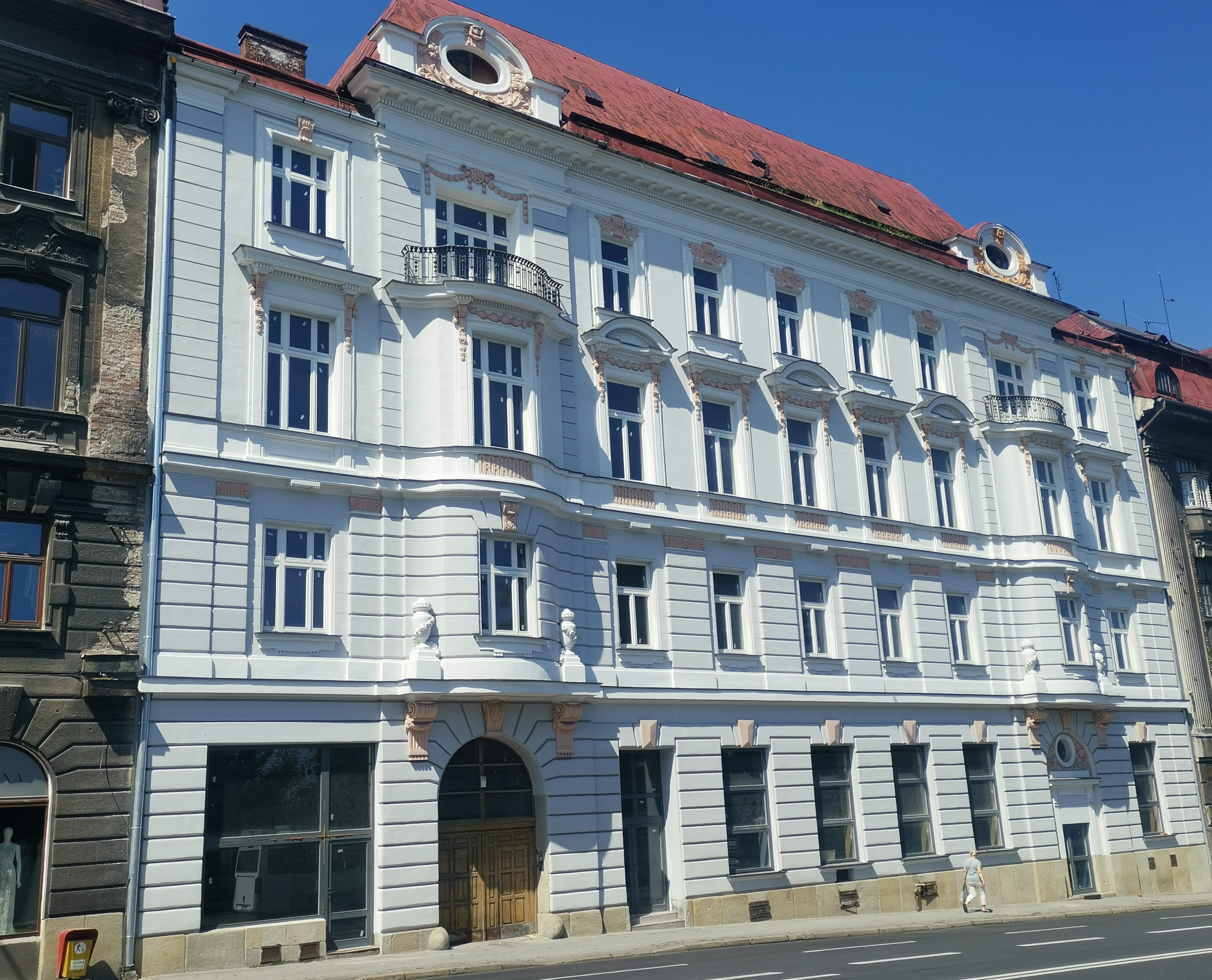 Kamienica przy ul. 3 Maja 29, elewacja frontowa po pracach konserwatorskich.