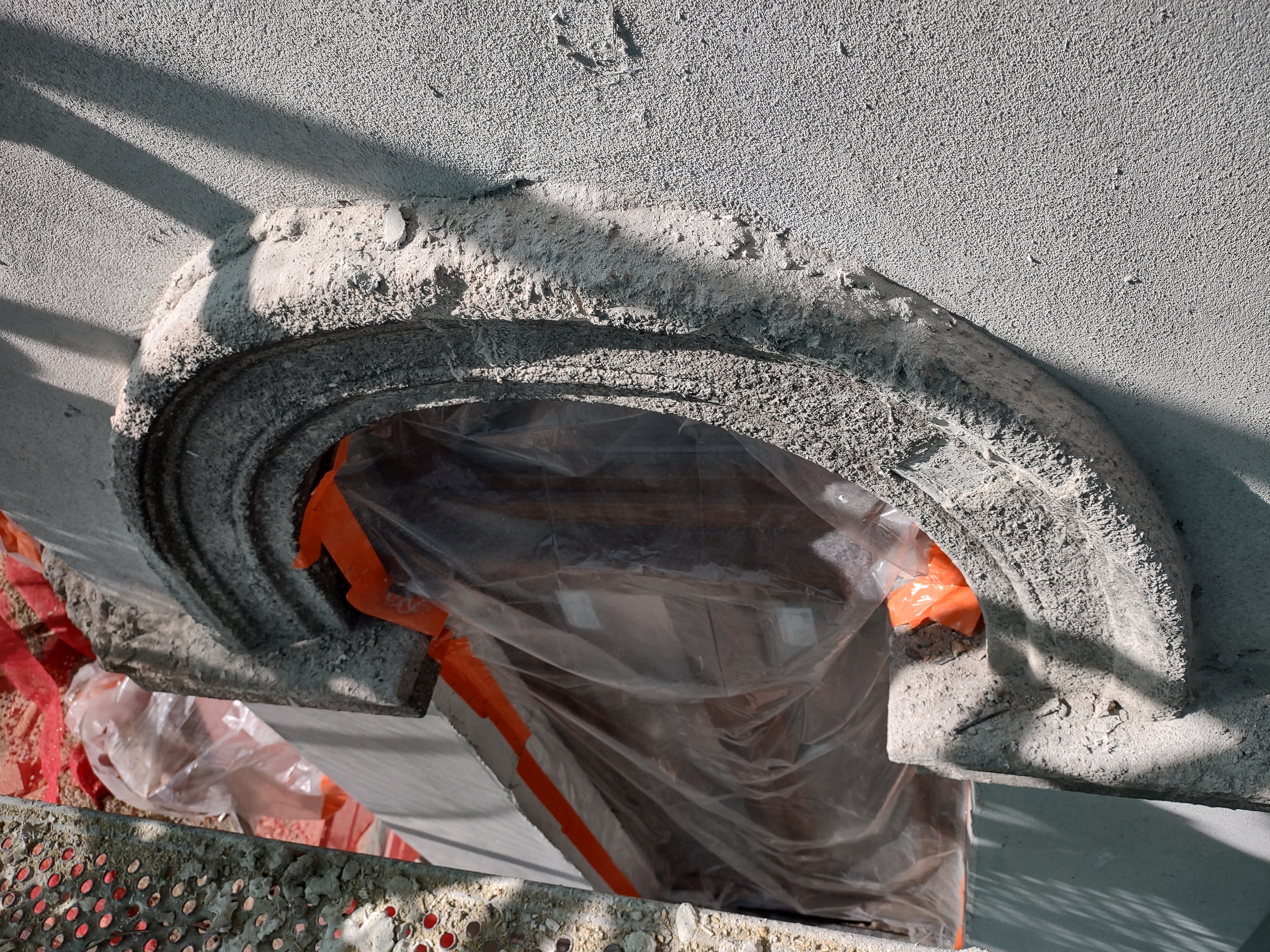 3 Maja 17 obrzutka tynkiem.