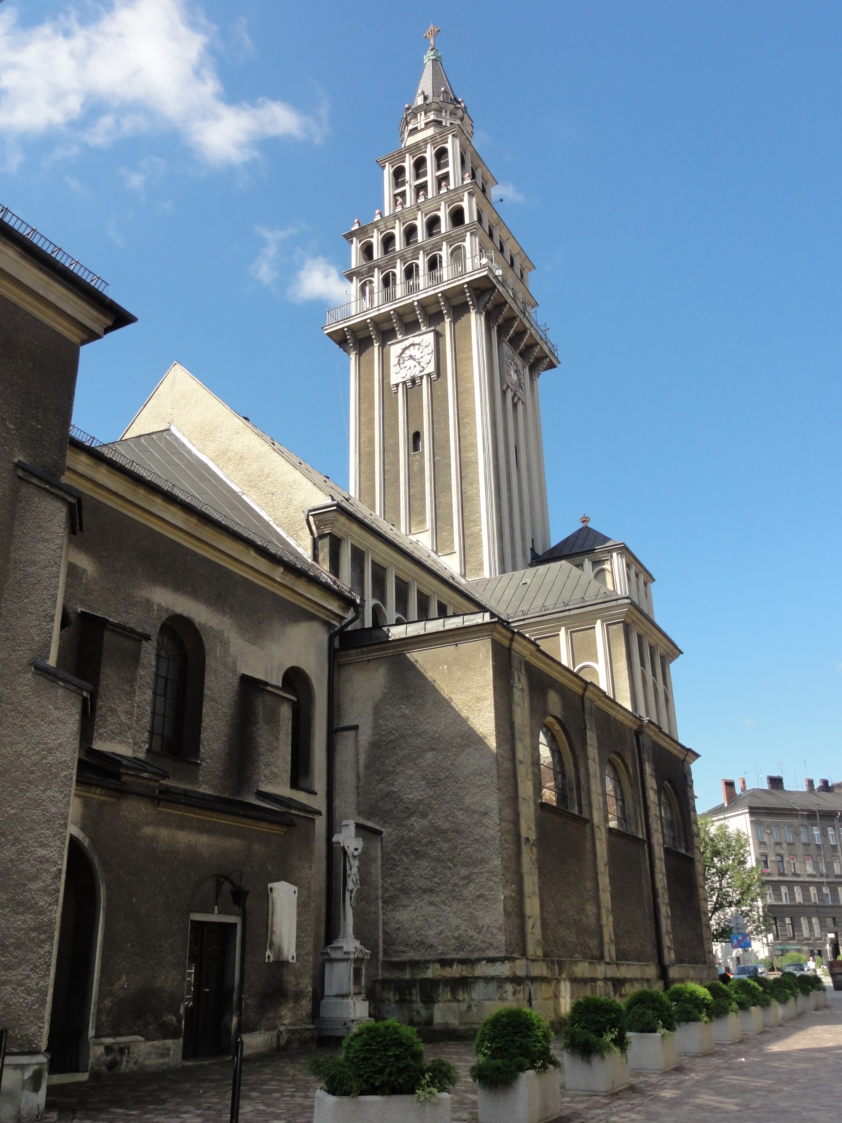 Widok na korpus nawowy katedry przed remontem.