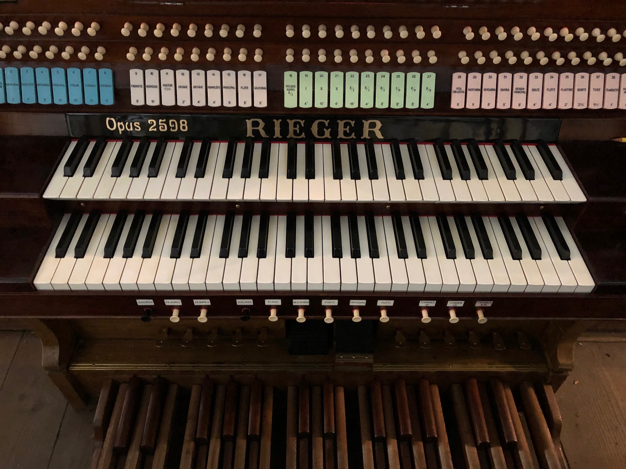 Klawiatury manuałów po renowacji.