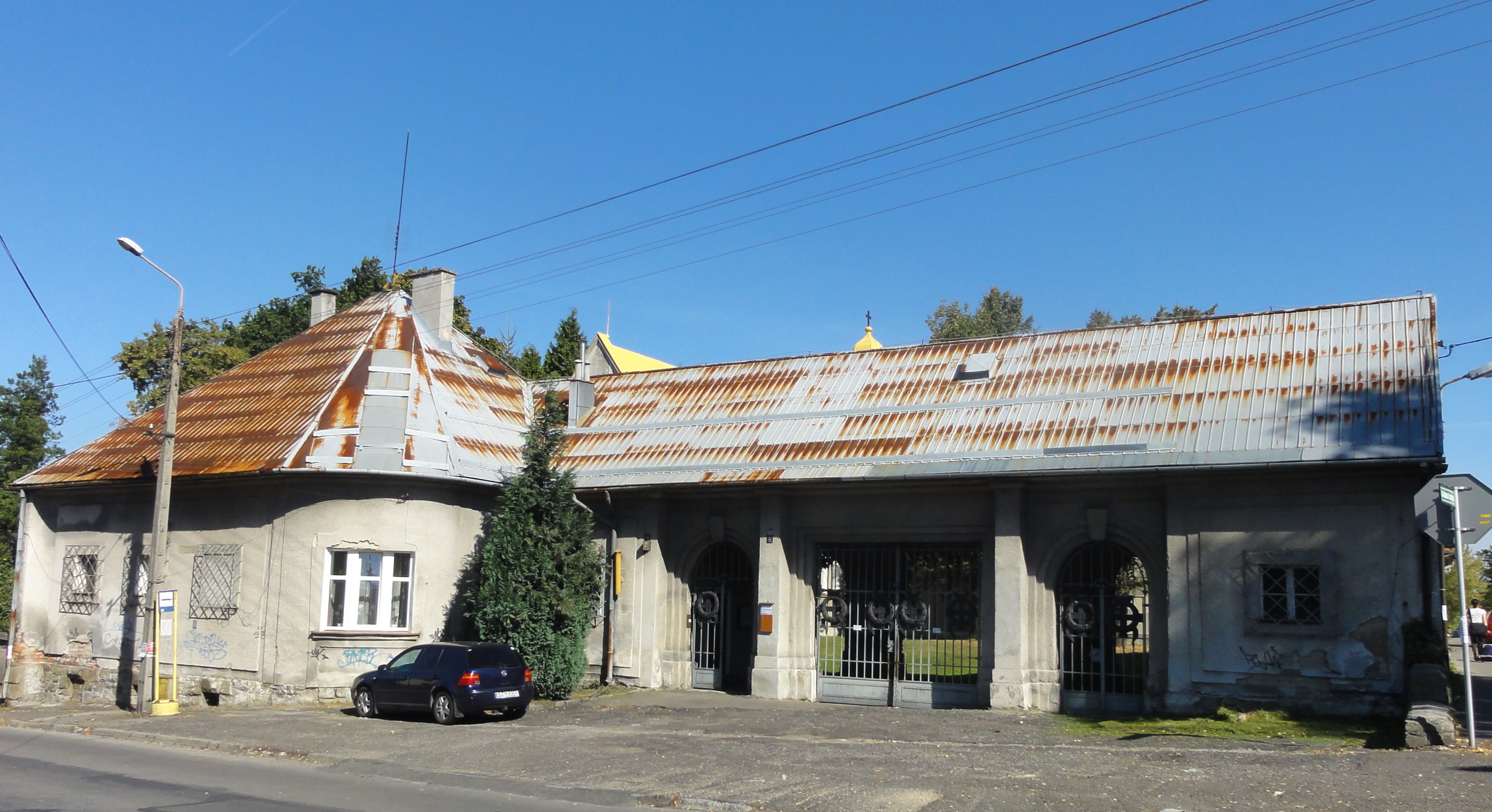 Cmentarz ewangelicki przy ul. Listopadowej/Asnyka elewacje przed remontem.