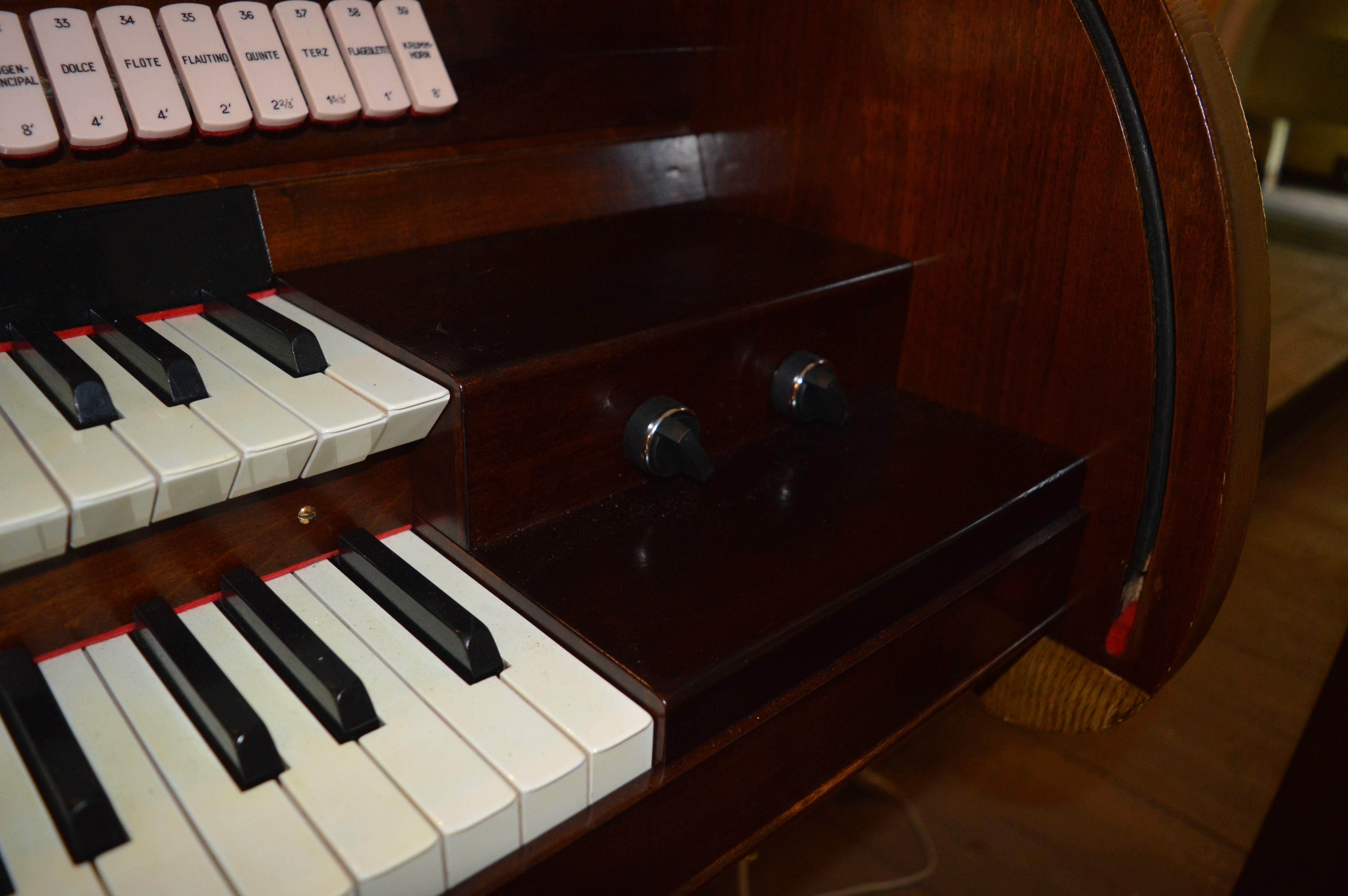 Nowe włączniki silnika i światła.