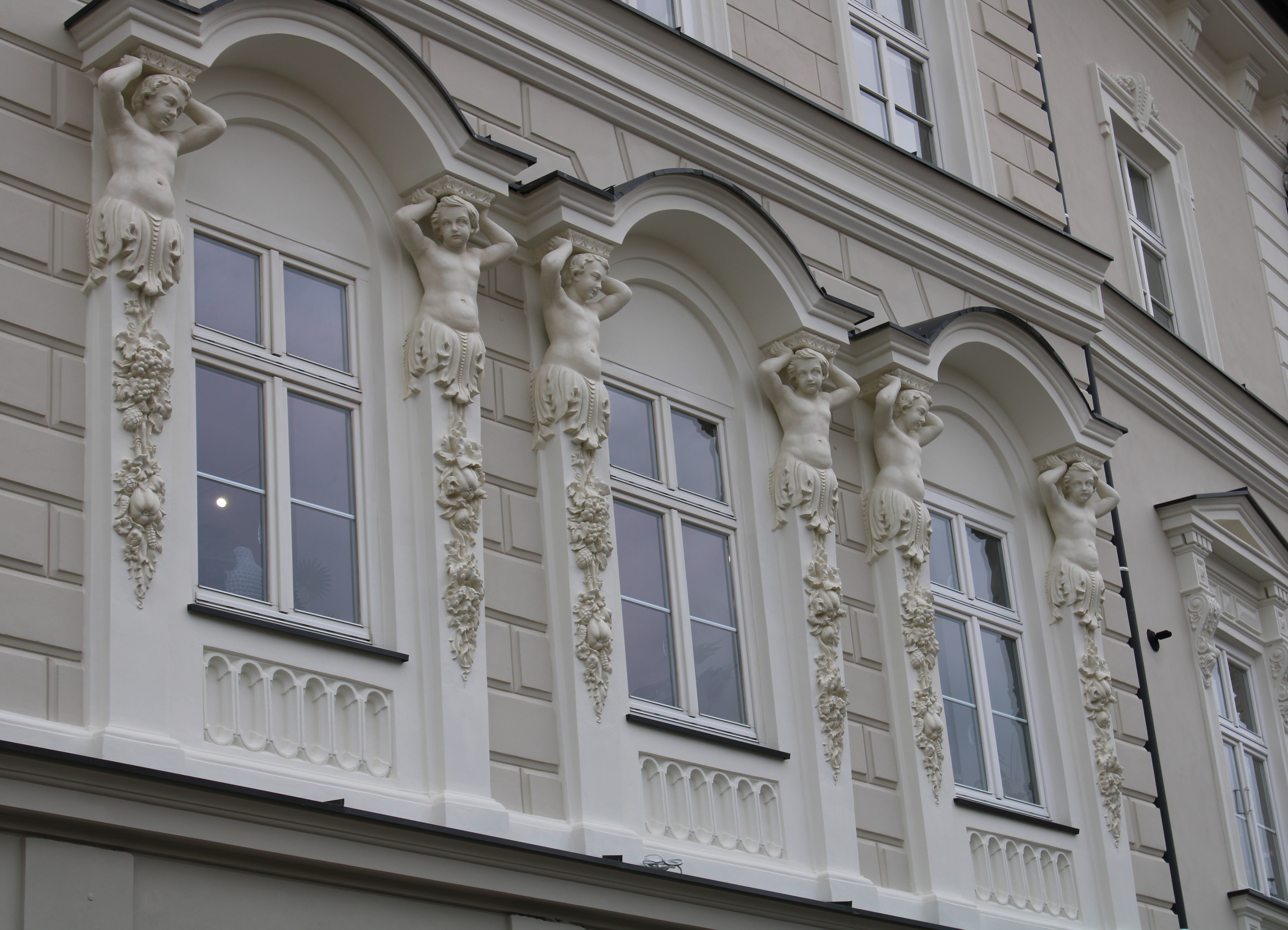 Ratuszowa 2, elewacja od strony pl. Wojska Polskiego po remoncie.