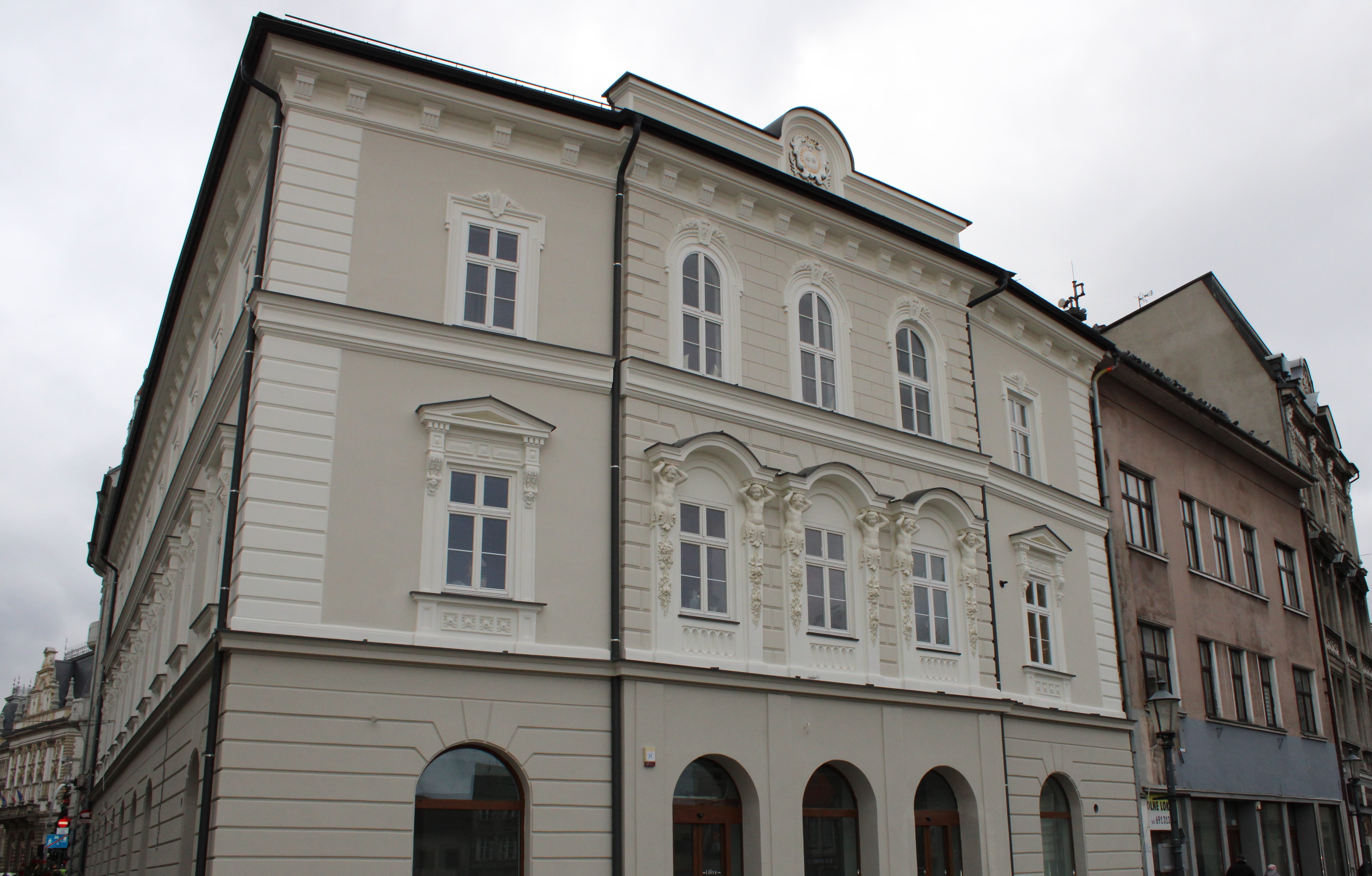 Ratuszowa 2, elewacja od strony pl. Wojska Polskiego po remoncie.