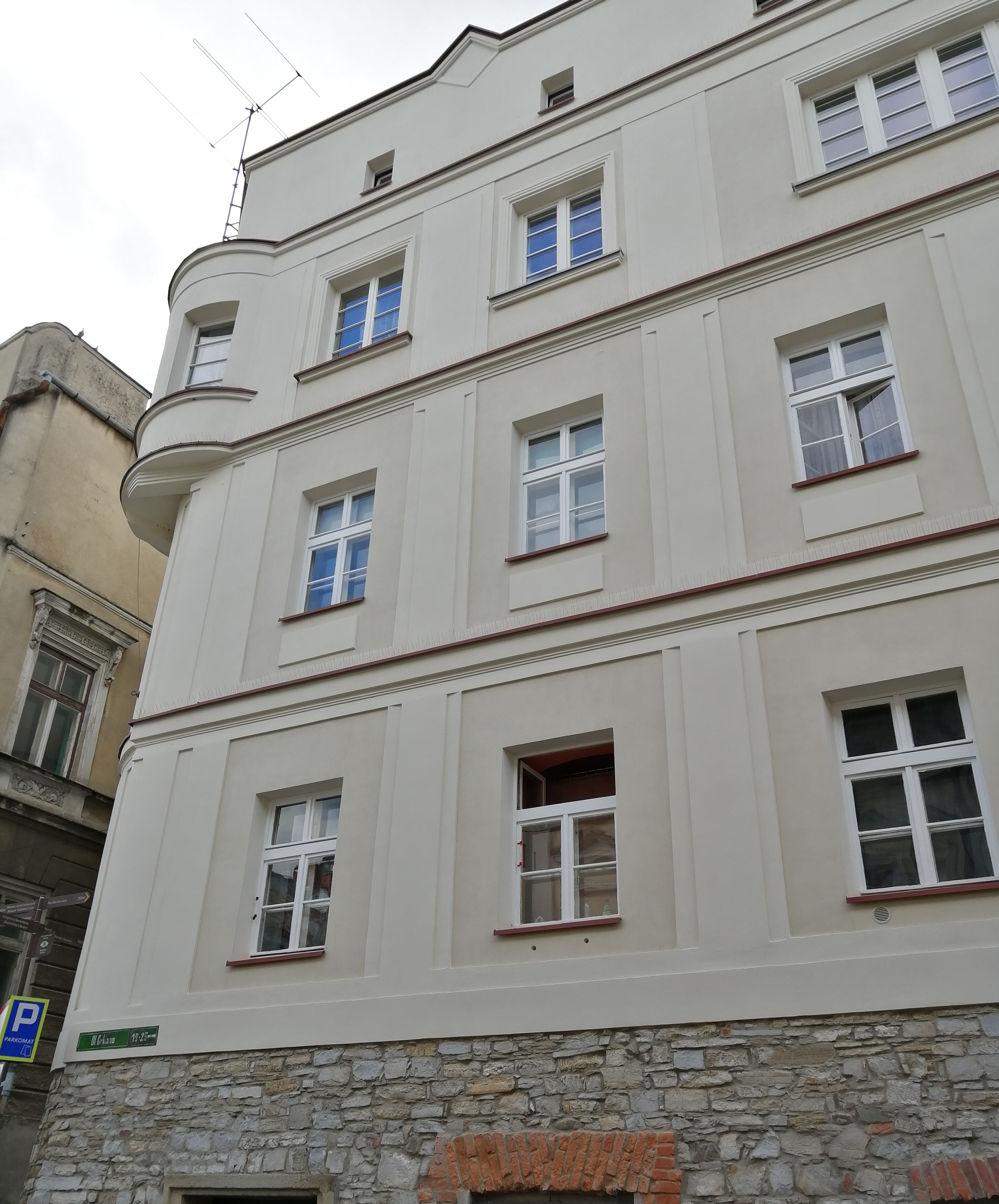 ul. Pankiewicza 2 widok od strony ul. Orkana, elewacja po remoncie.