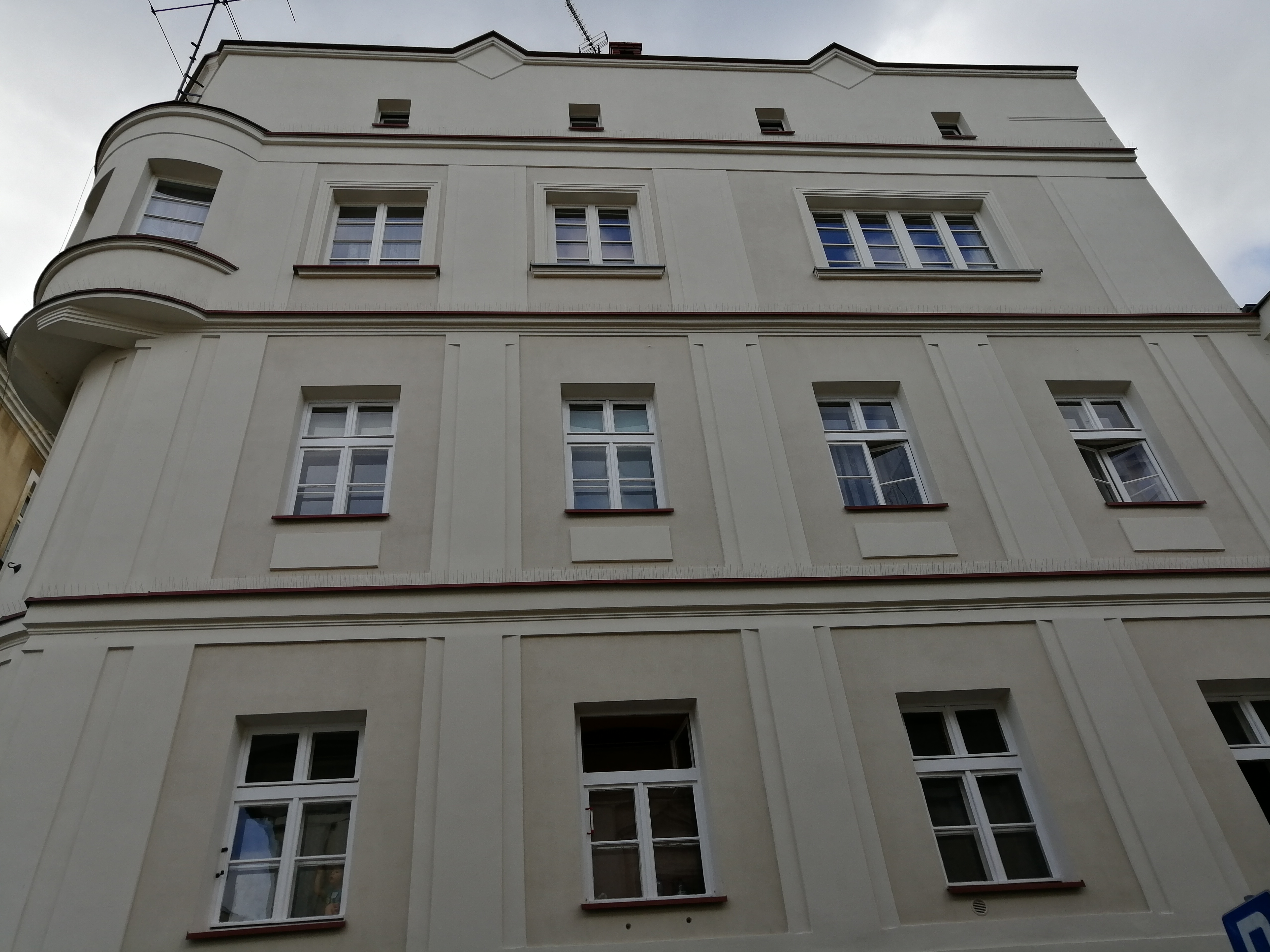 ul. Pankiewicza 2 widok od strony ul. Orkana, elewacja po remoncie zbliżenie.