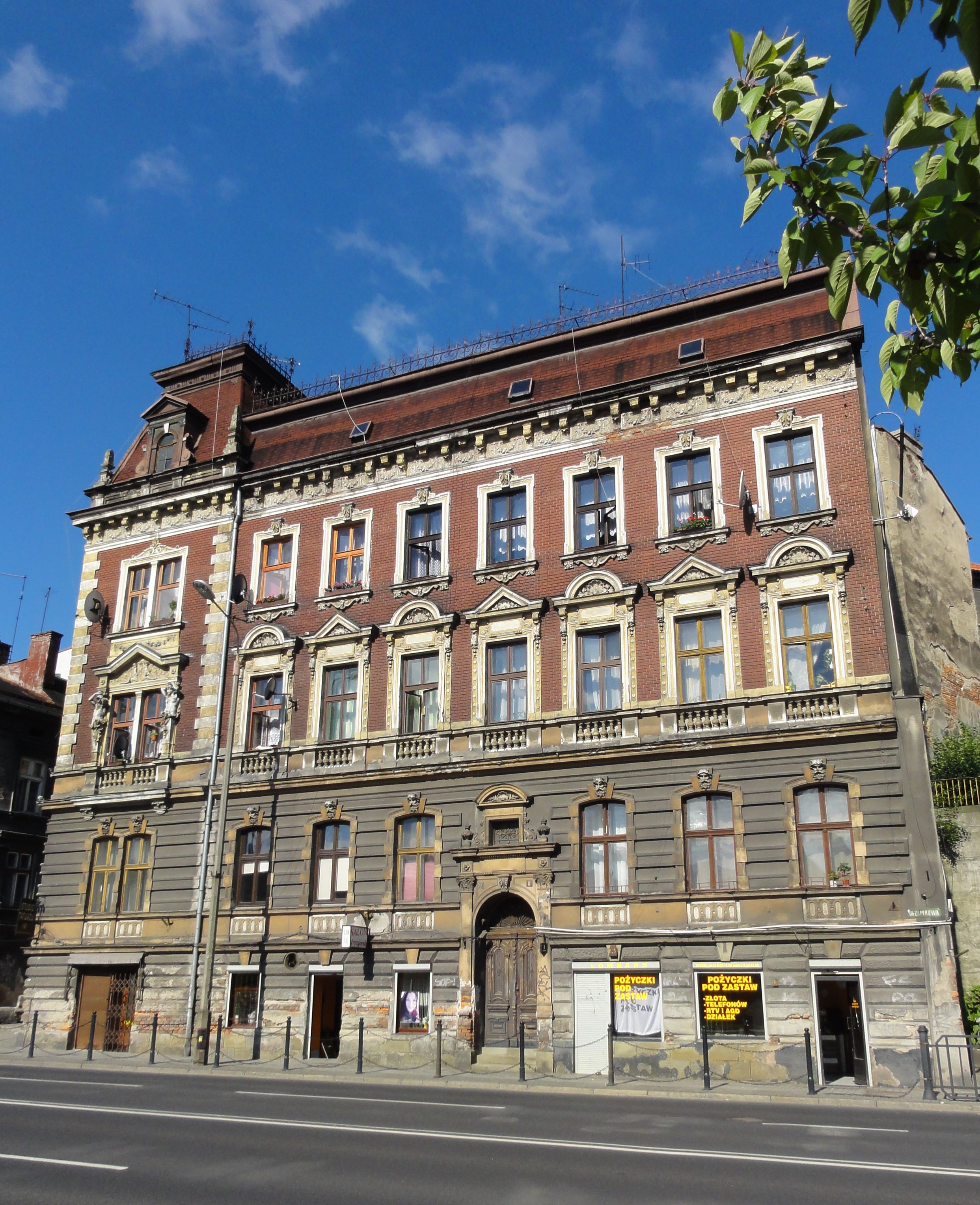 Zamkowa 8 widok przed remontem dachu.