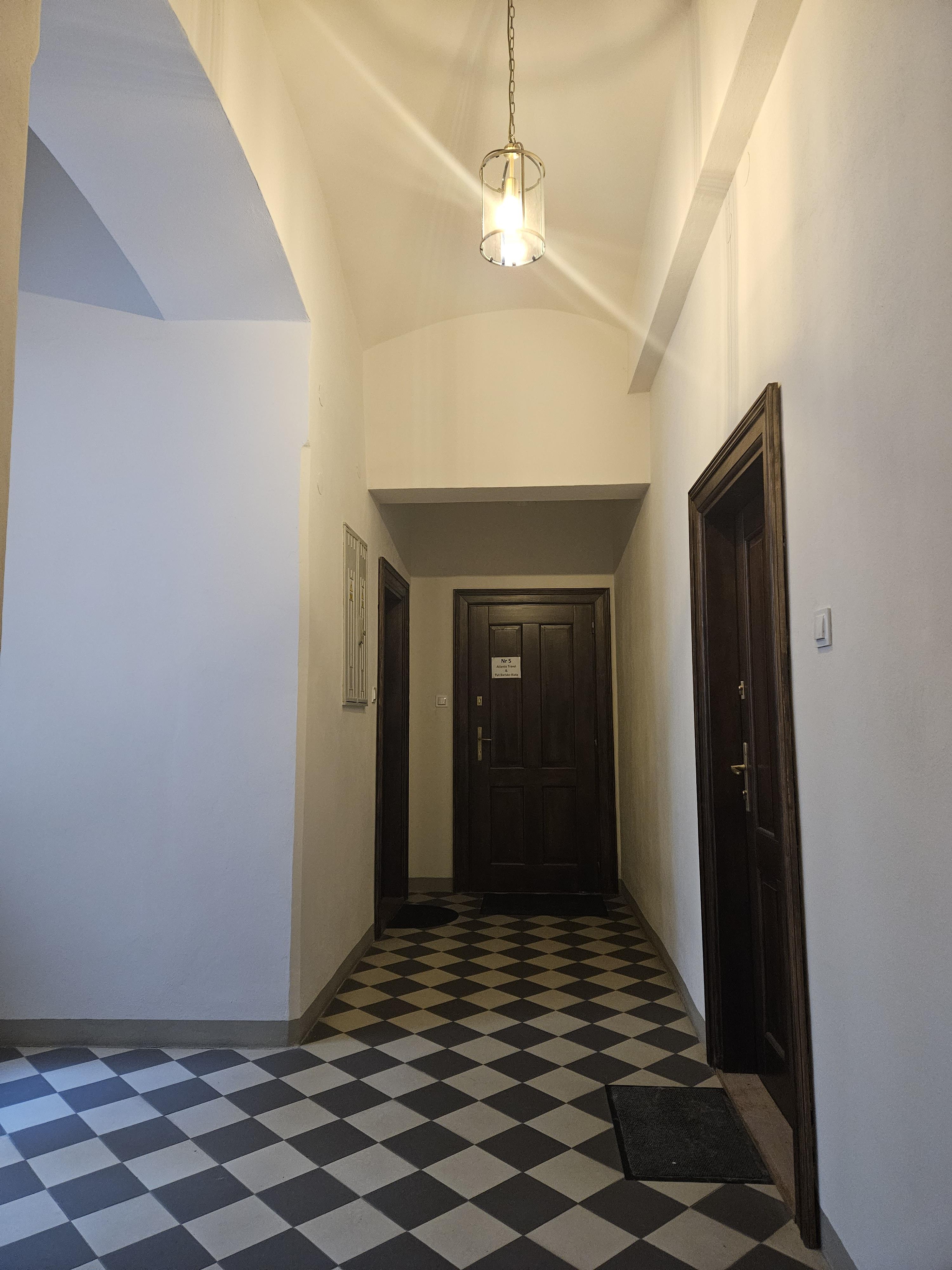 Ratuszowa 2, korytarz komunikacyjny po remoncie.