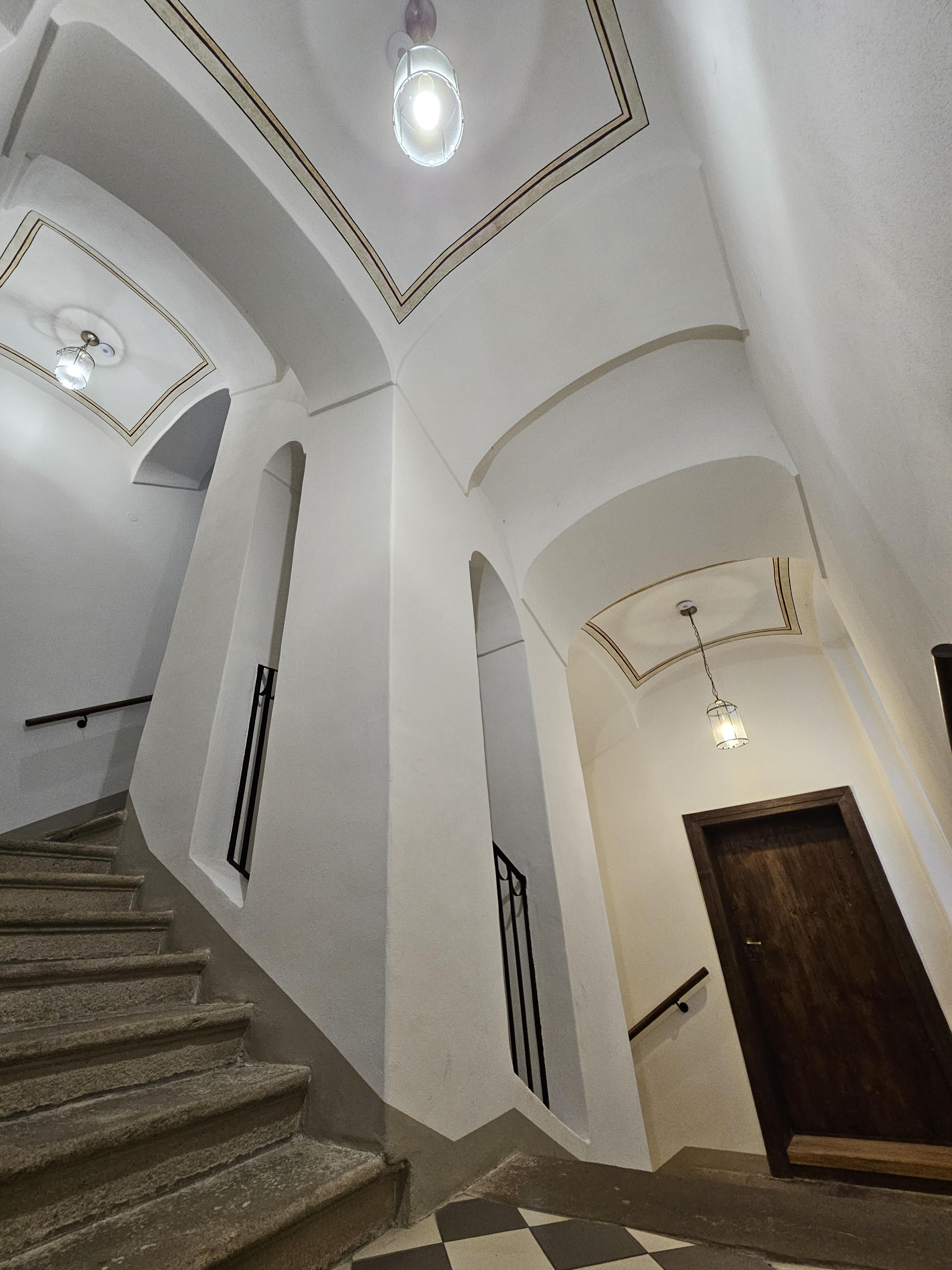 Ratuszowa 2, klatka schodowa po remoncie.