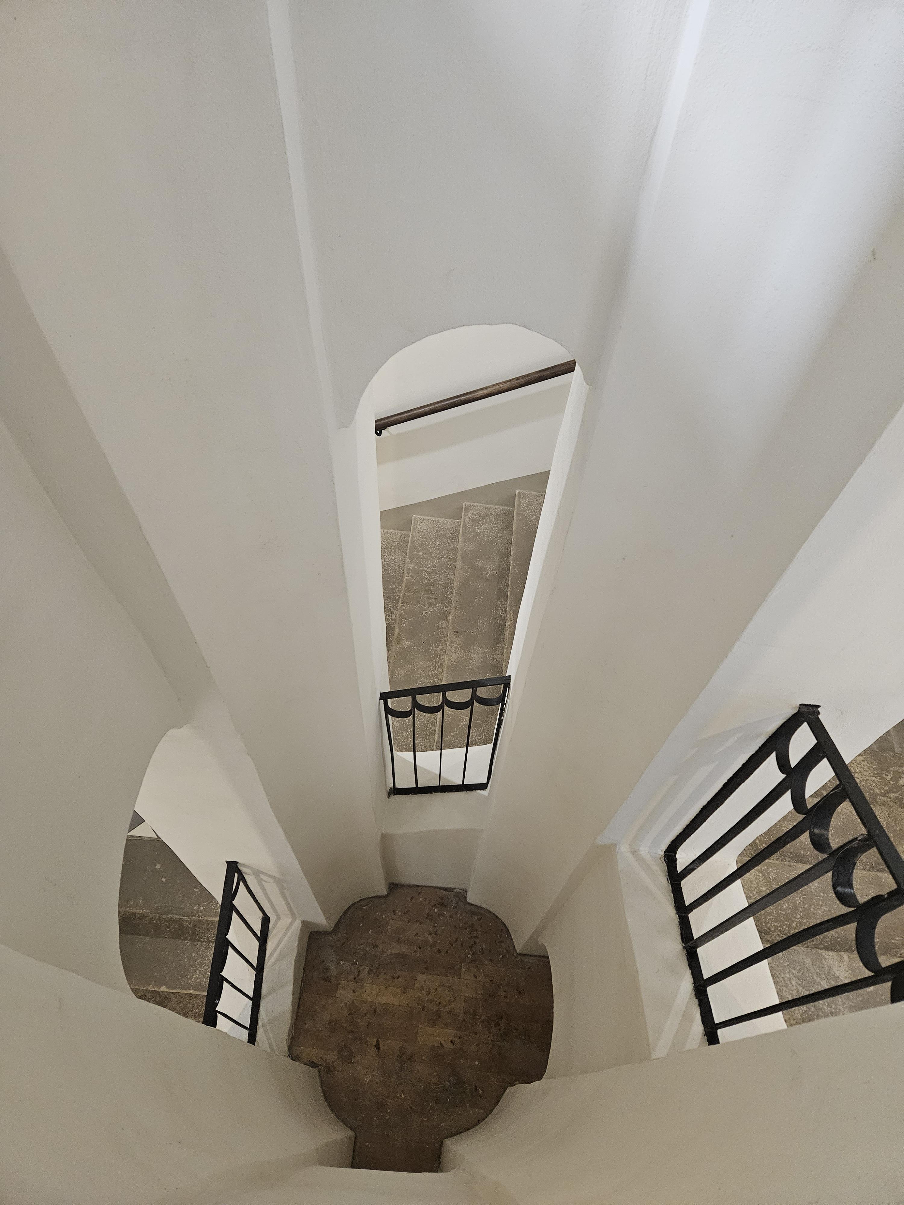 Ratuszowa 2, "latarnia" klatki schodowej po remoncie.