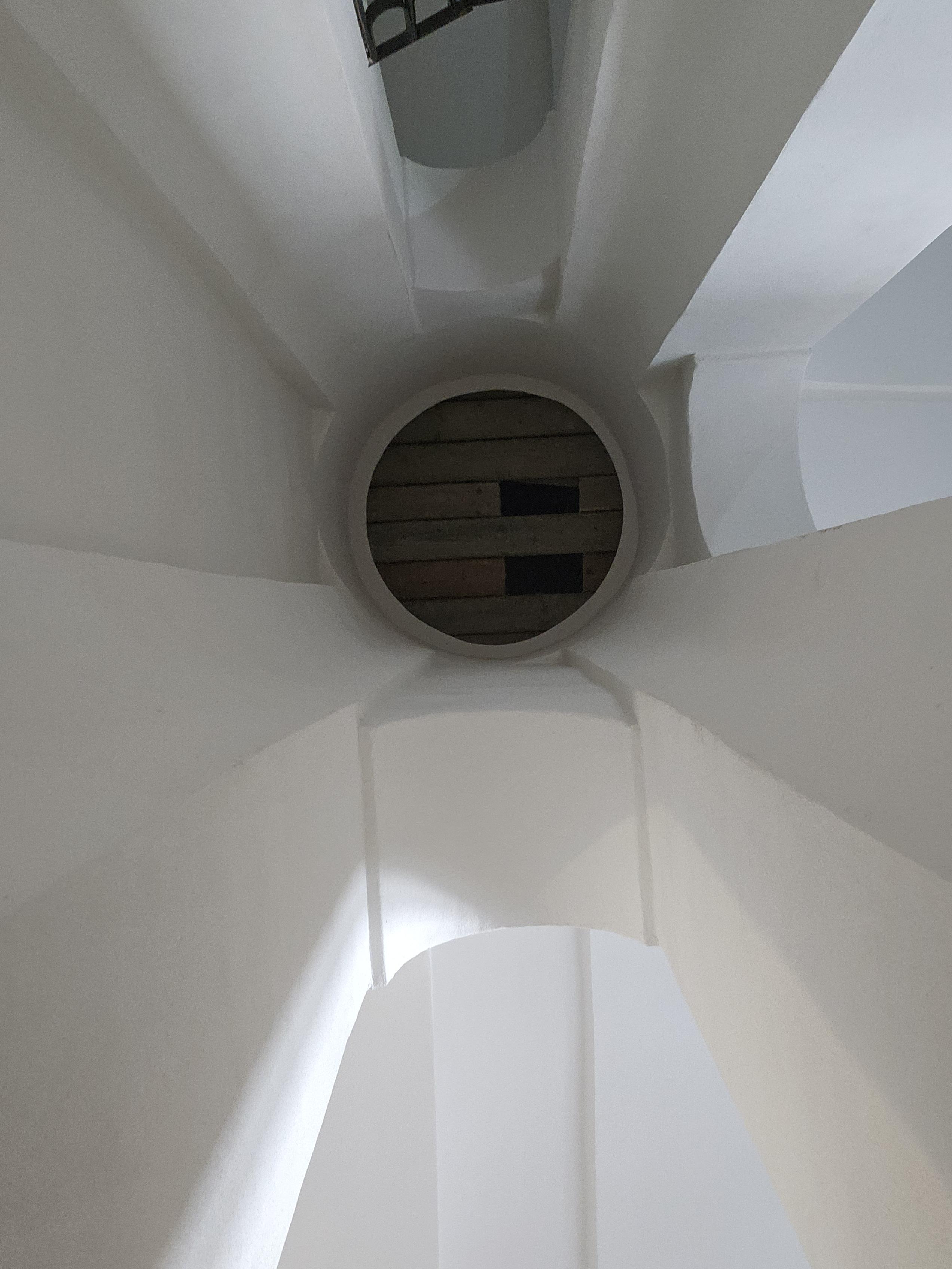 Ratuszowa 2, "latarnia" klatki schodowej po remoncie.