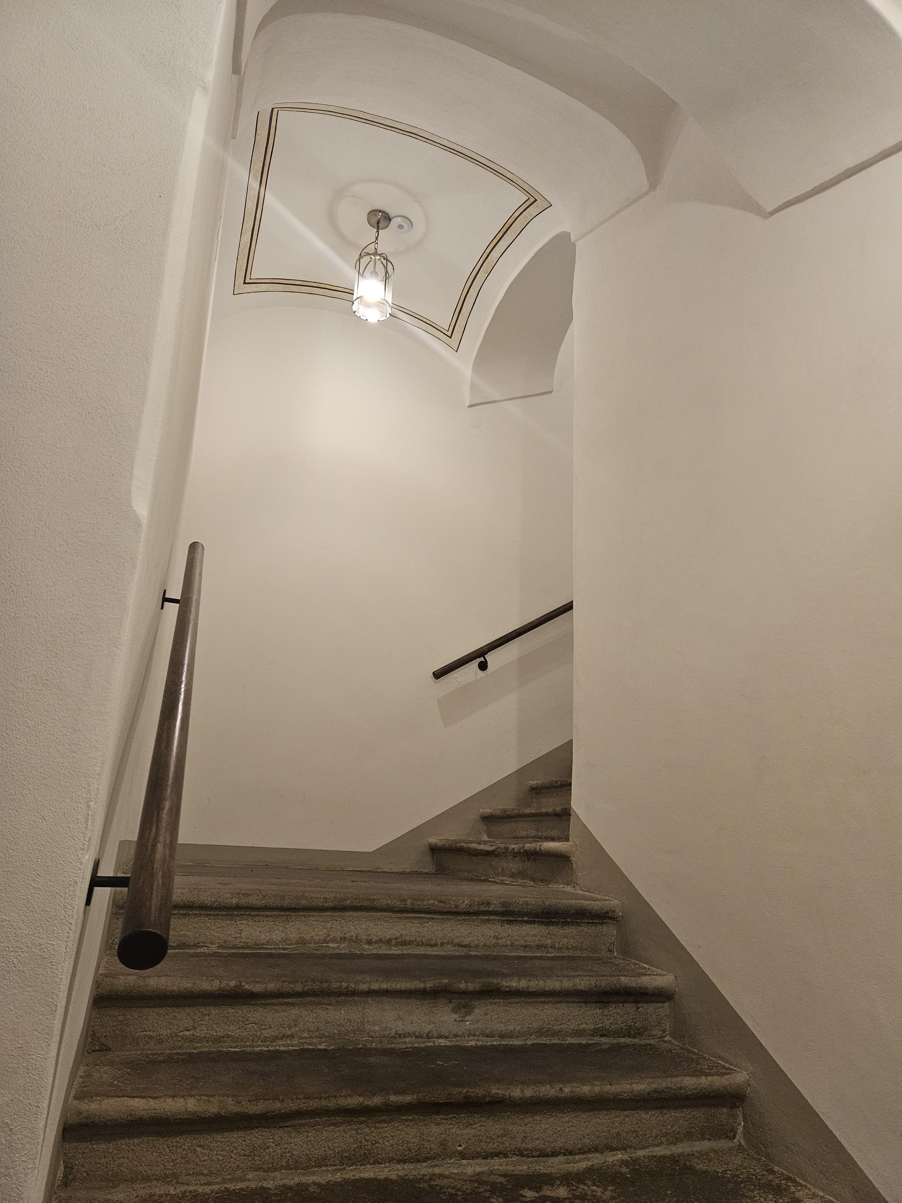 Ratuszowa 2, klatka schodowa po remoncie.