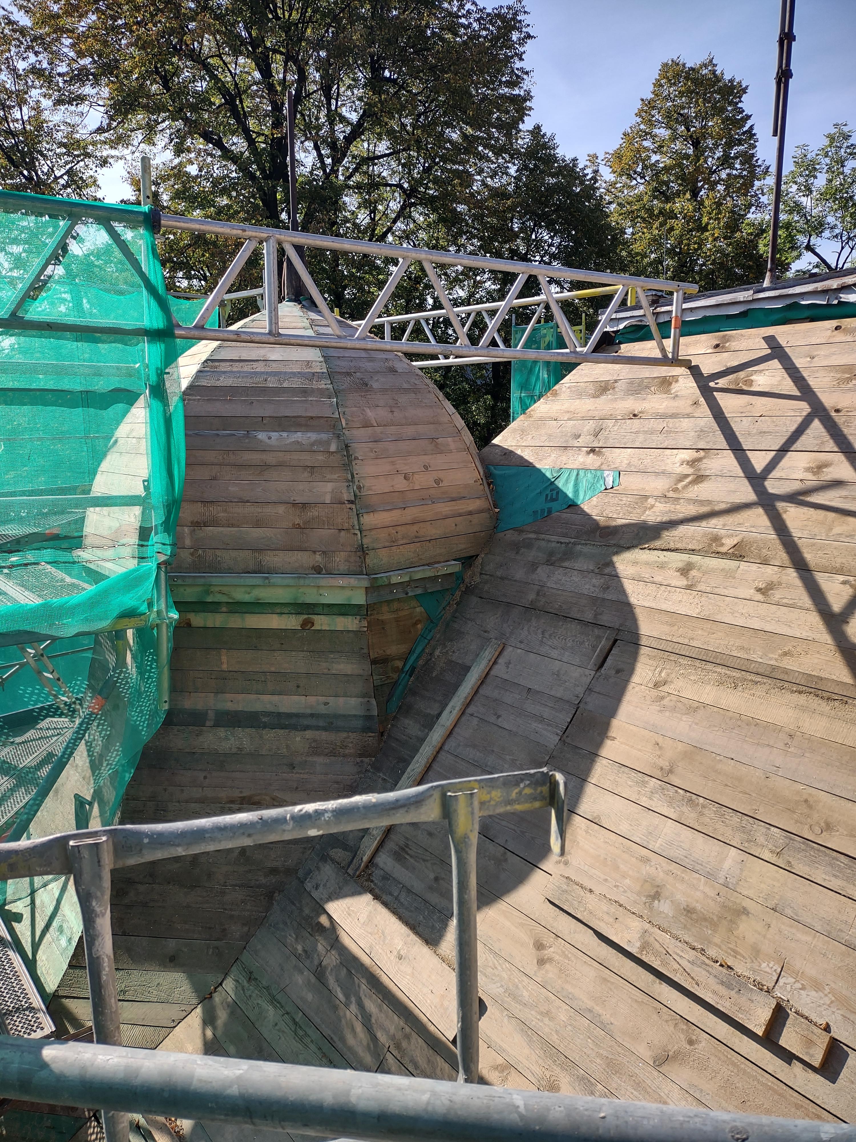 3 Maja 17 wymiana odeskowania dachu i kopuły.