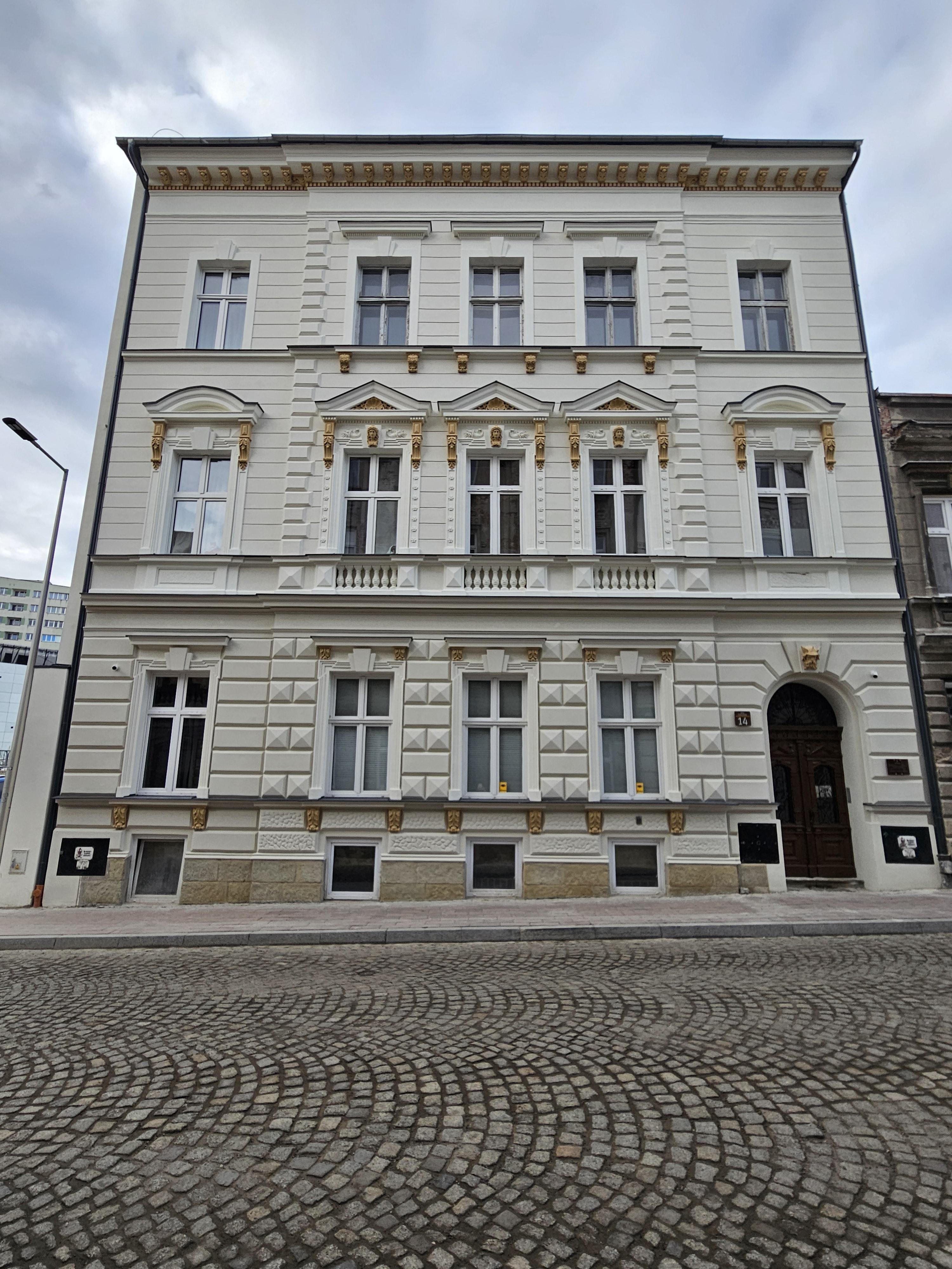 Cieszyńska 14 elewacja frontowa po remoncie.