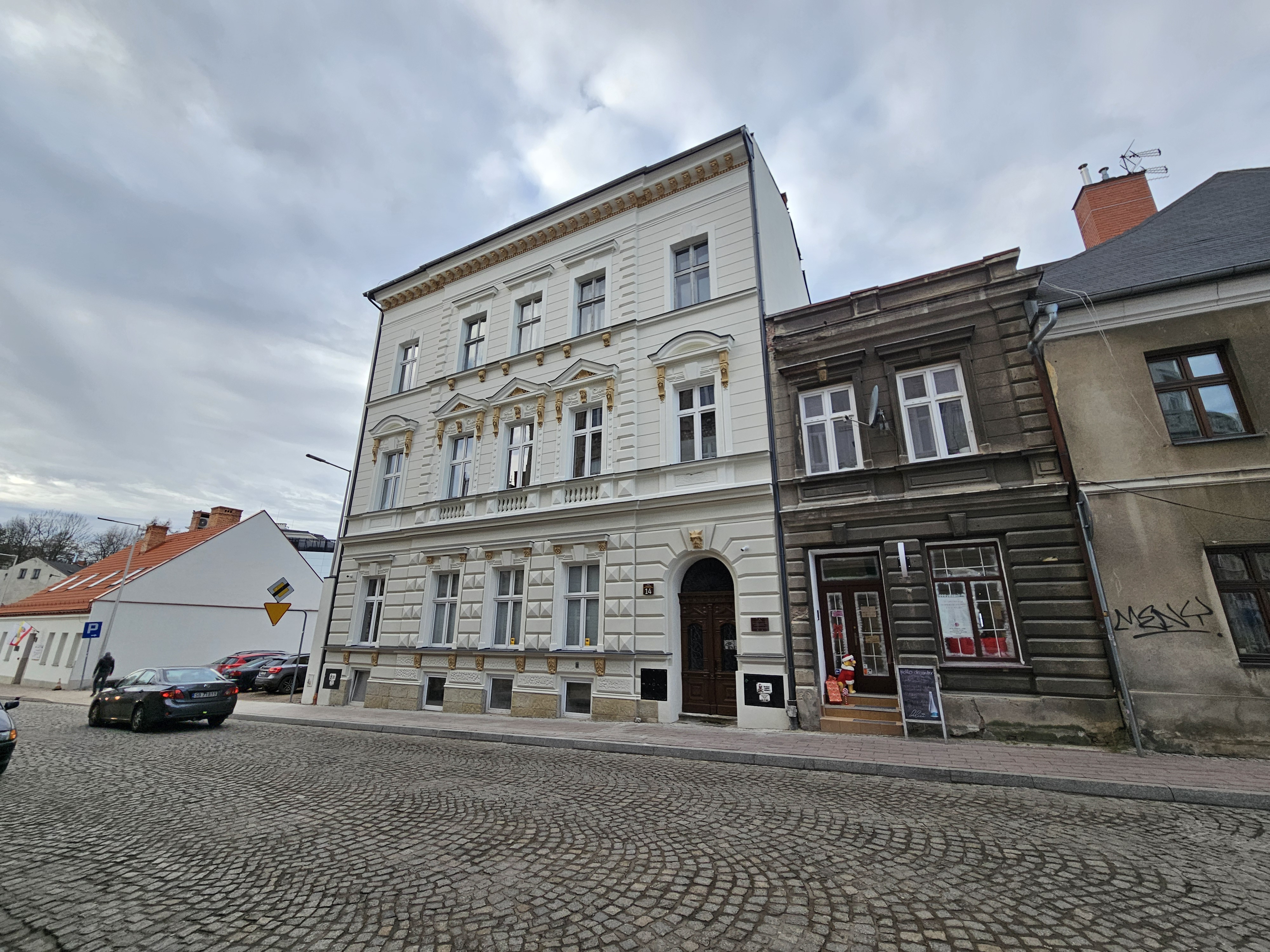 Cieszyńska 14 elewacja frontowa po remoncie.