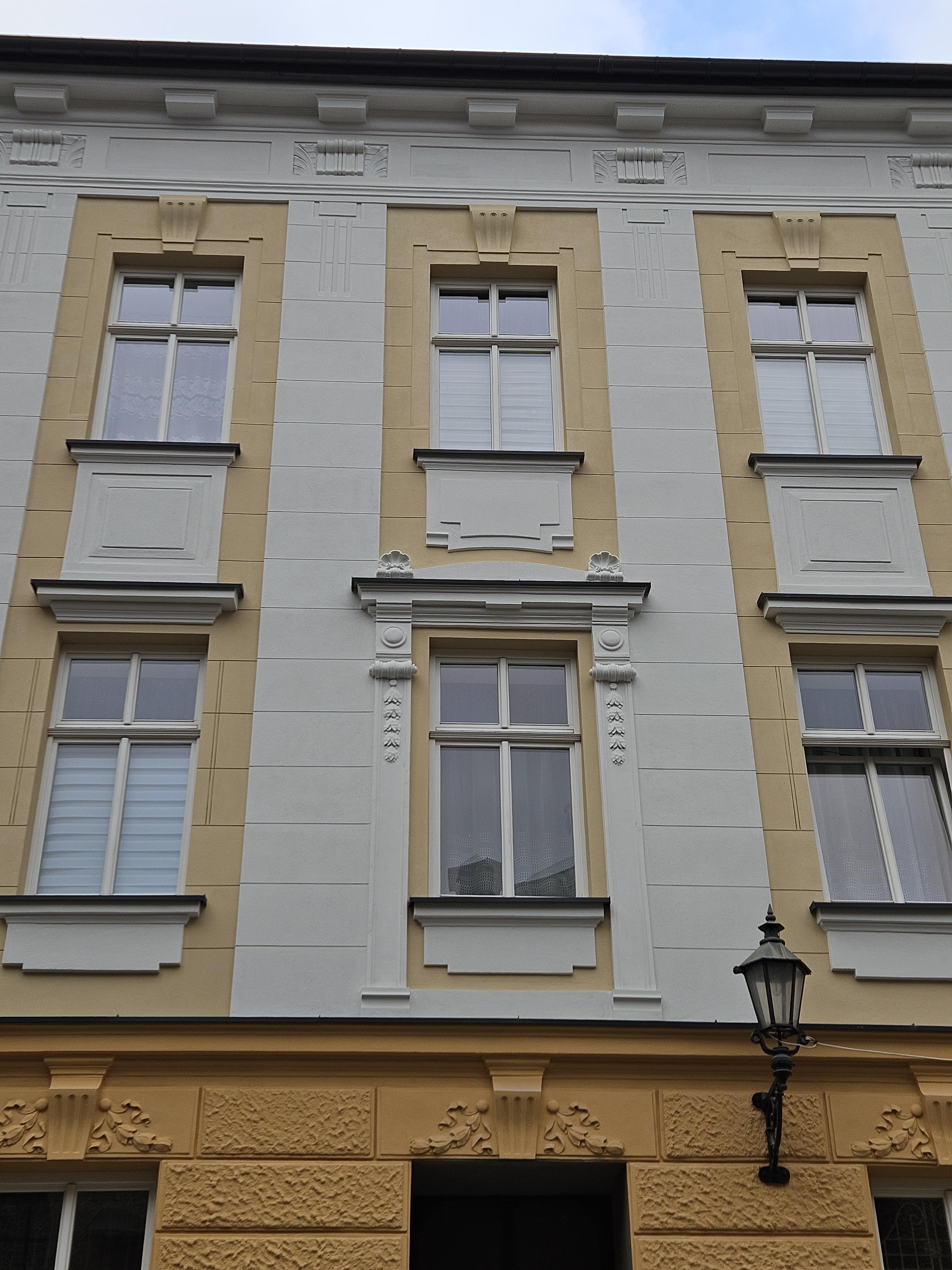 pl. św. Mikołaja 10 fragment elewacji po remoncie.