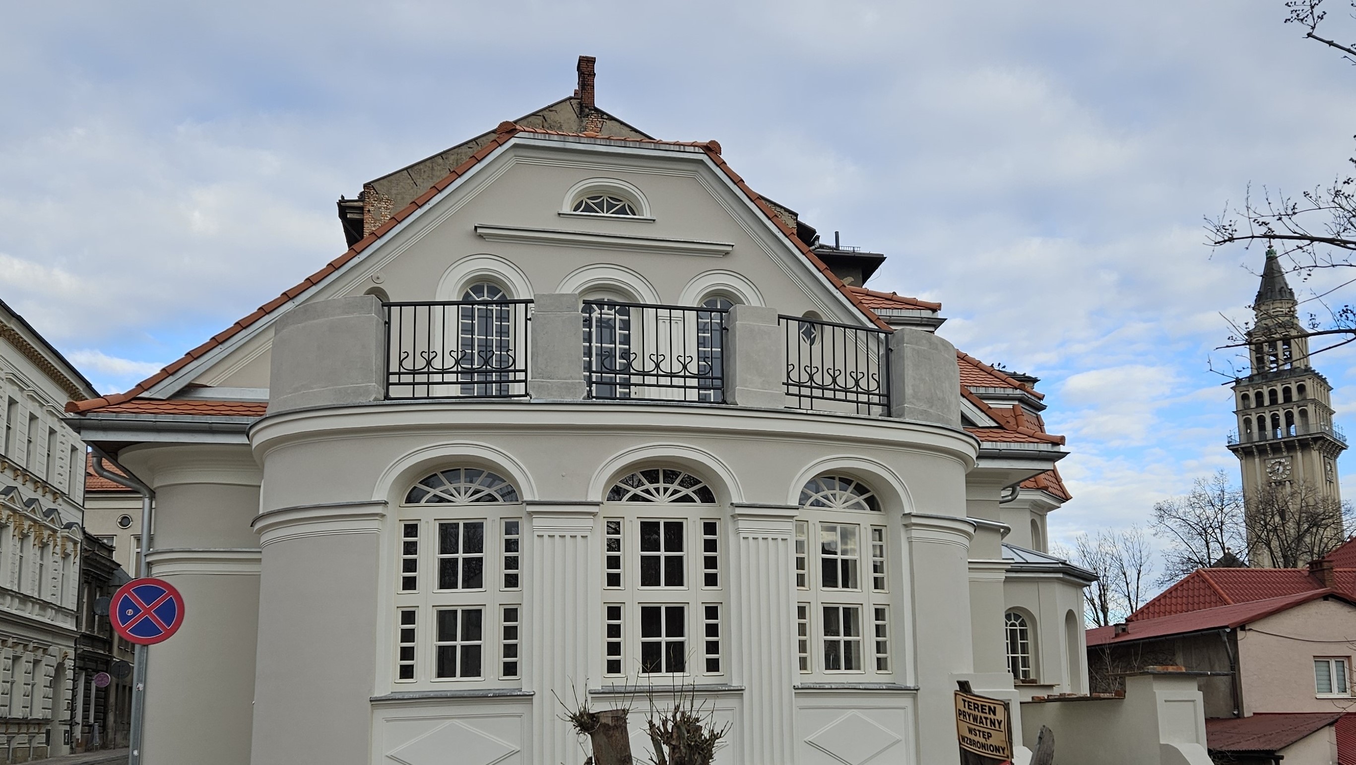 Cieszyńska 23a stan elewacji południowej po remoncie.
