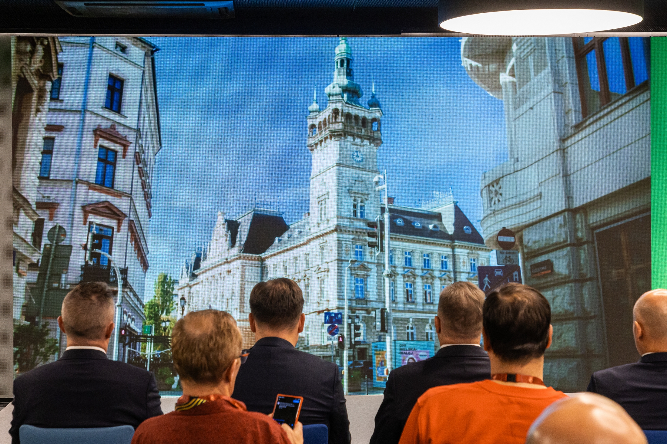 na zdjęciu osoby podczas konferencji