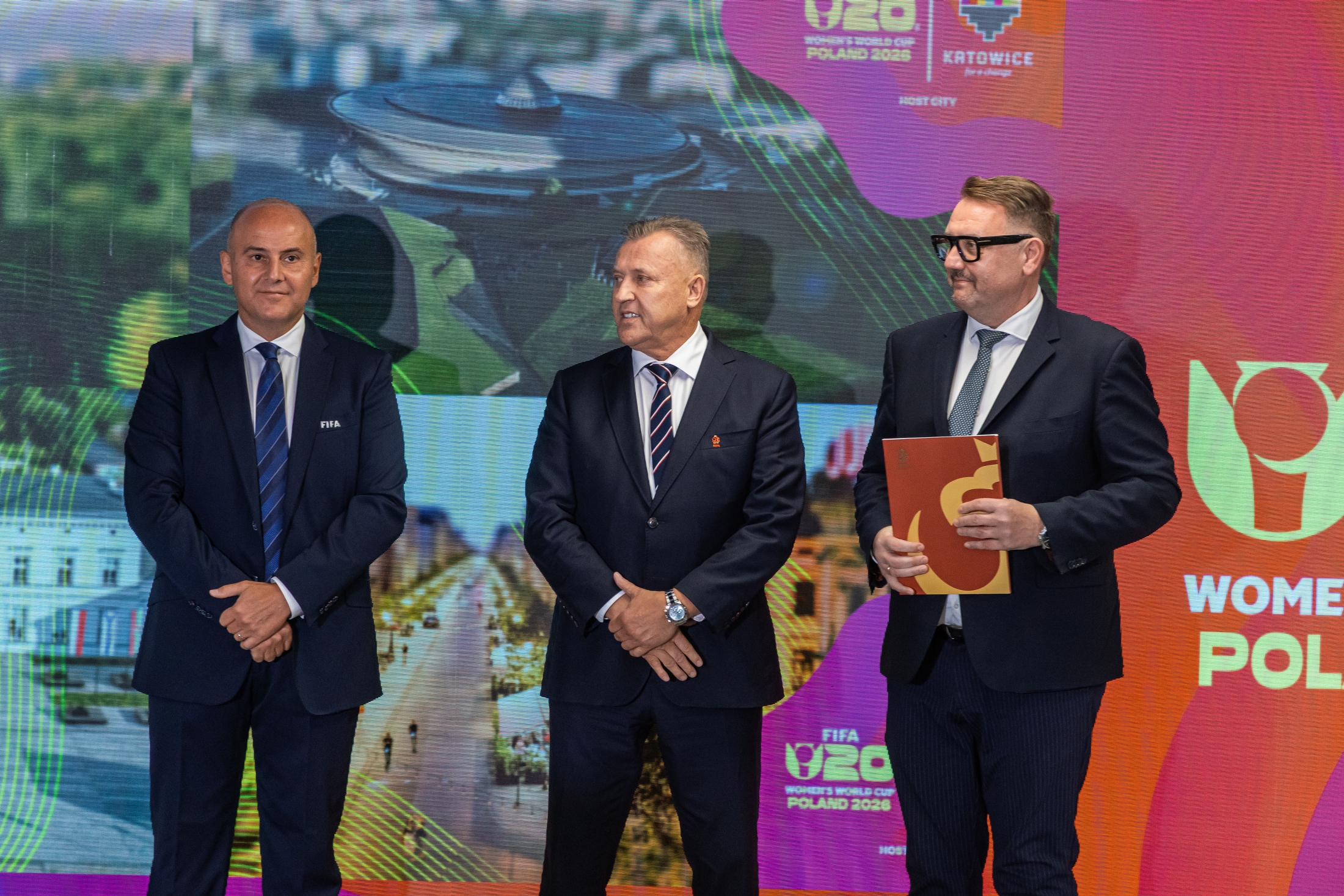 na zdjęciu osoby podczas konferencji