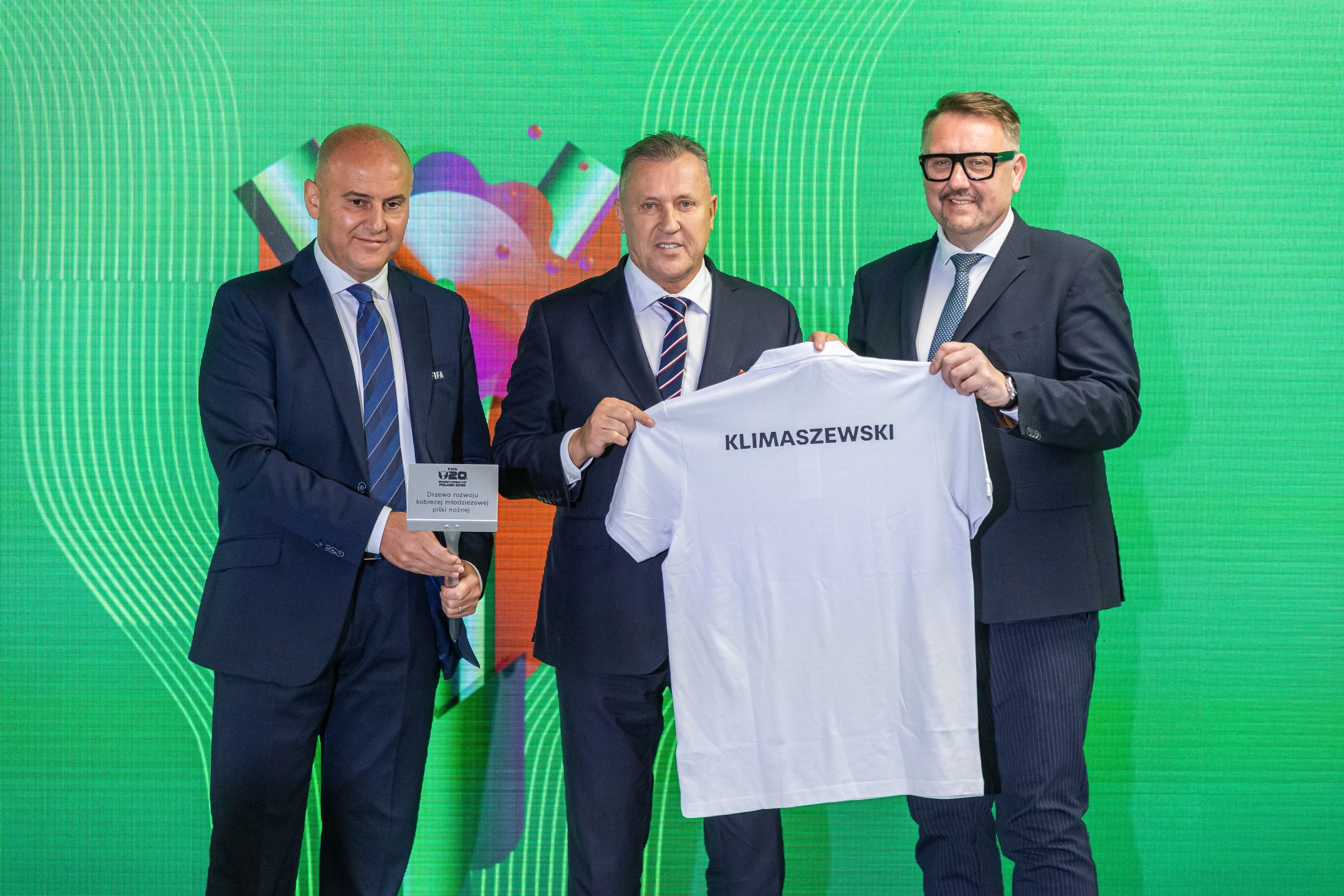 na zdjęciu osoby podczas konferencji