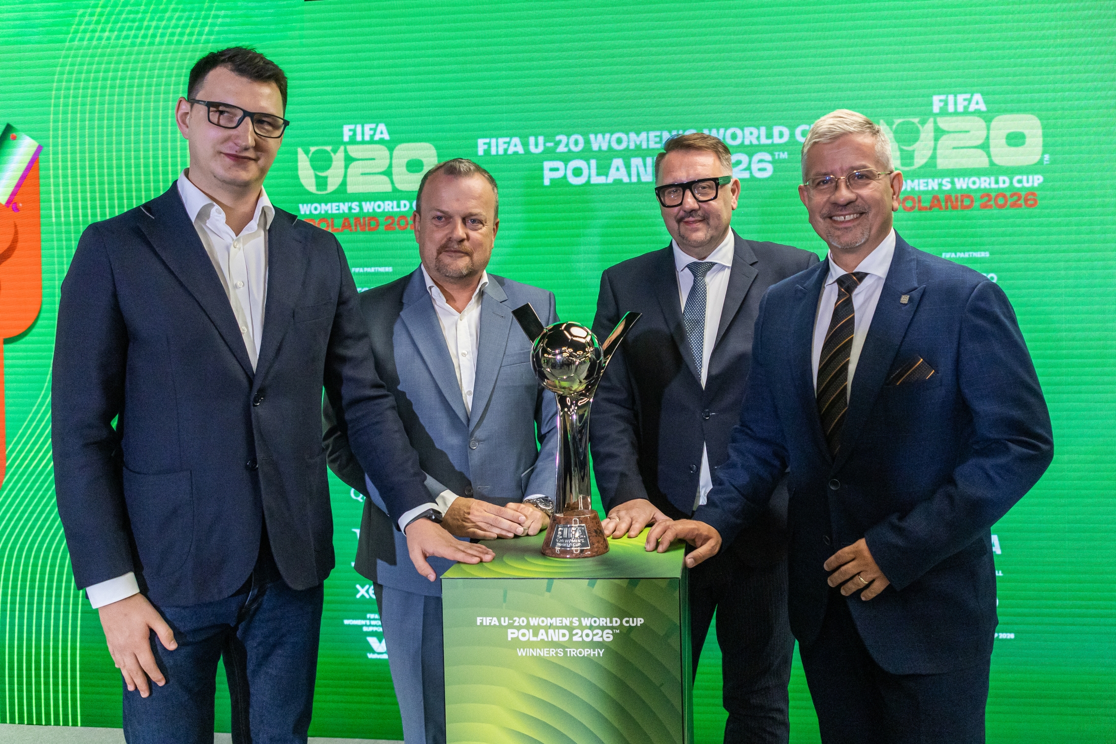 na zdjęciu osoby podczas konferencji