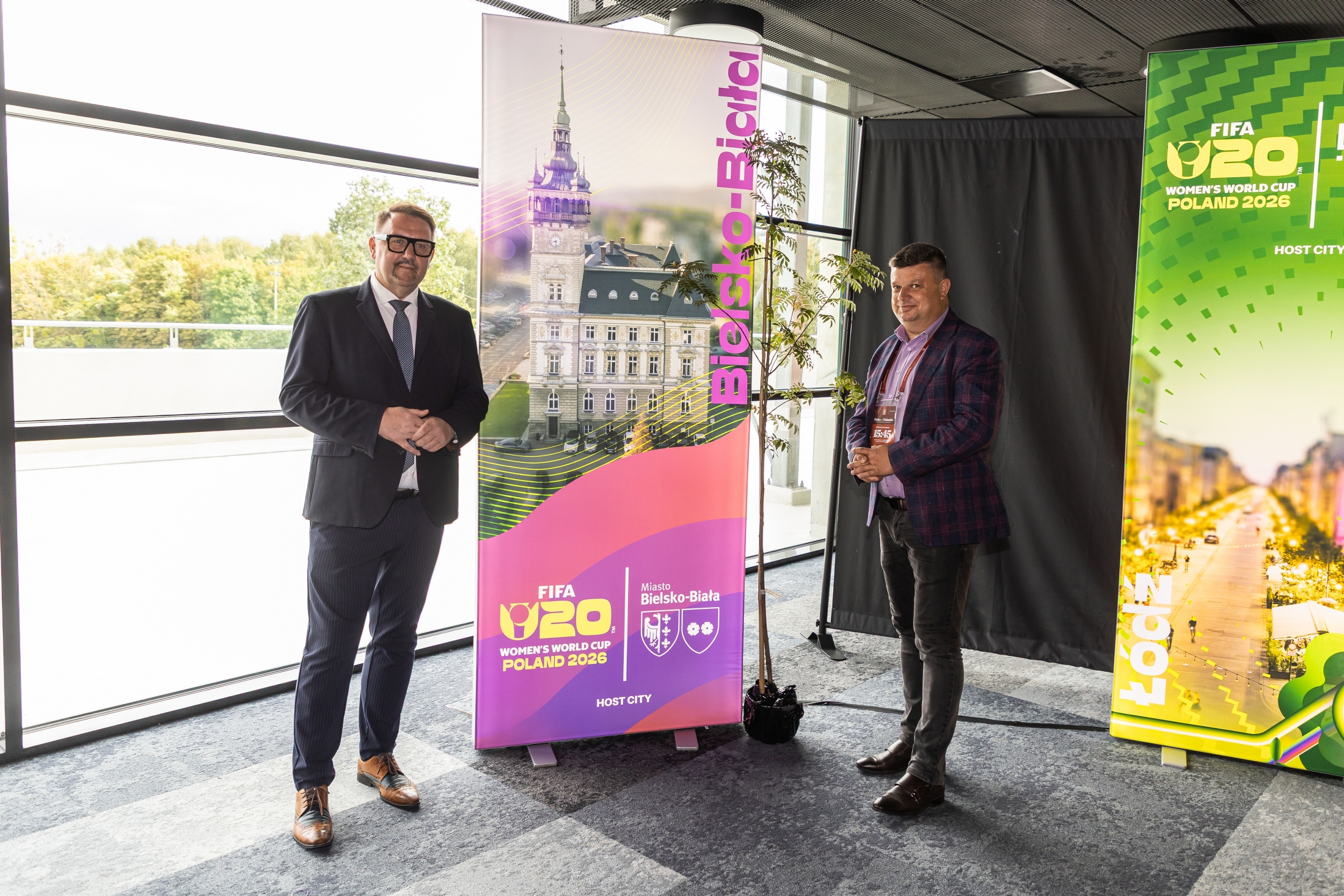 na zdjęciu osoby podczas konferencji