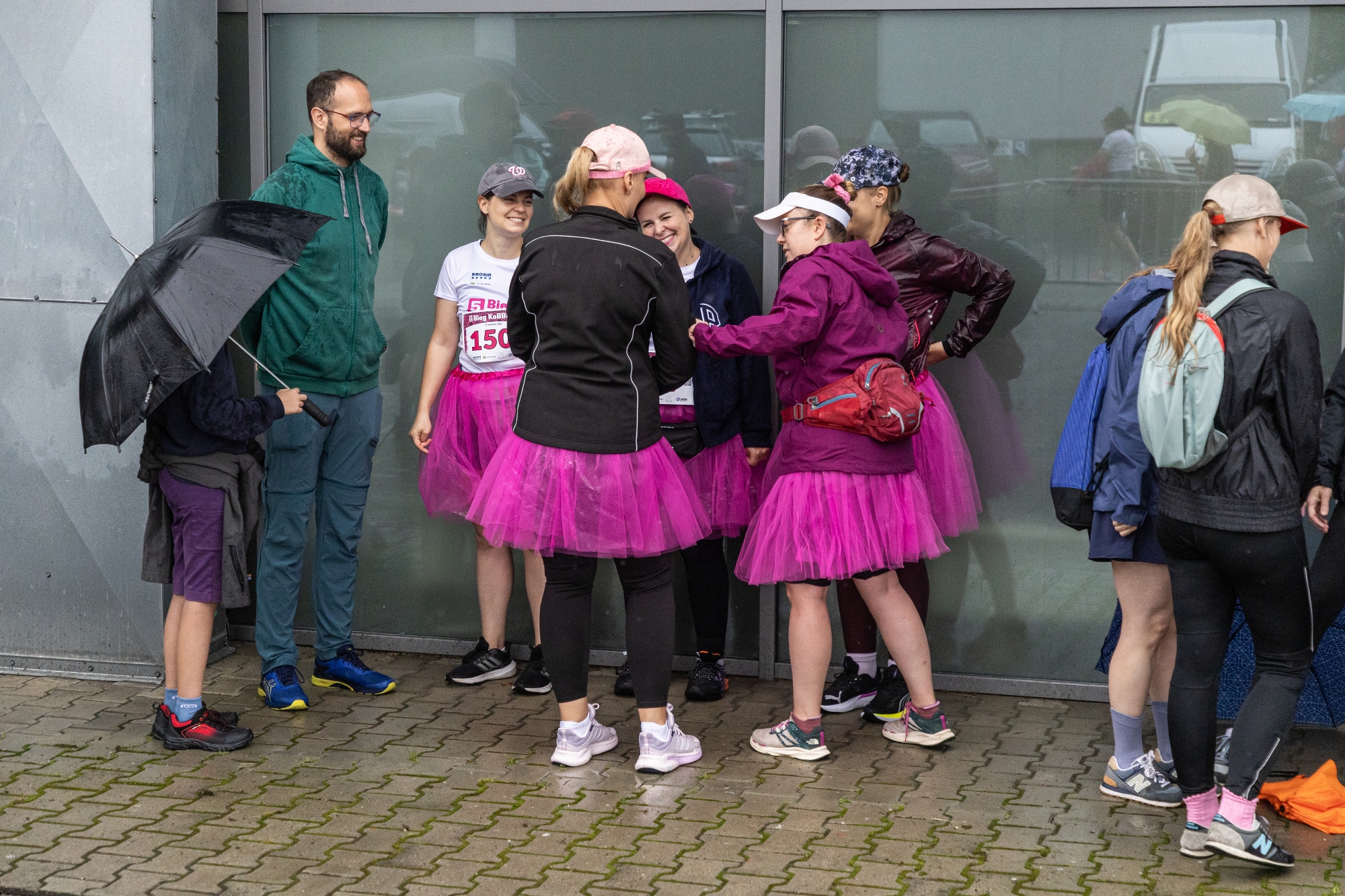 na zdjęciu osoby podczas biegu