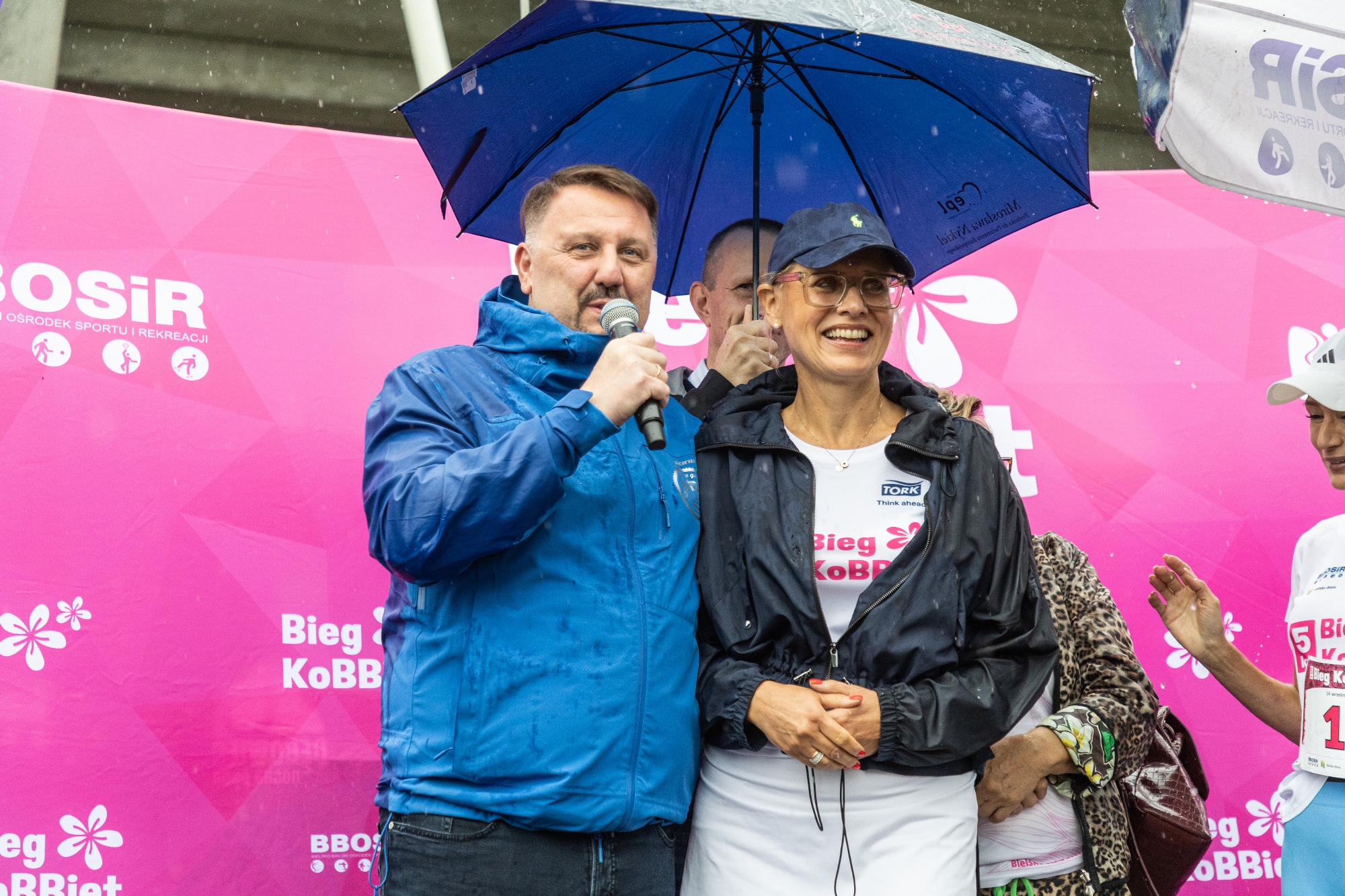 na zdjęciu osoby podczas biegu